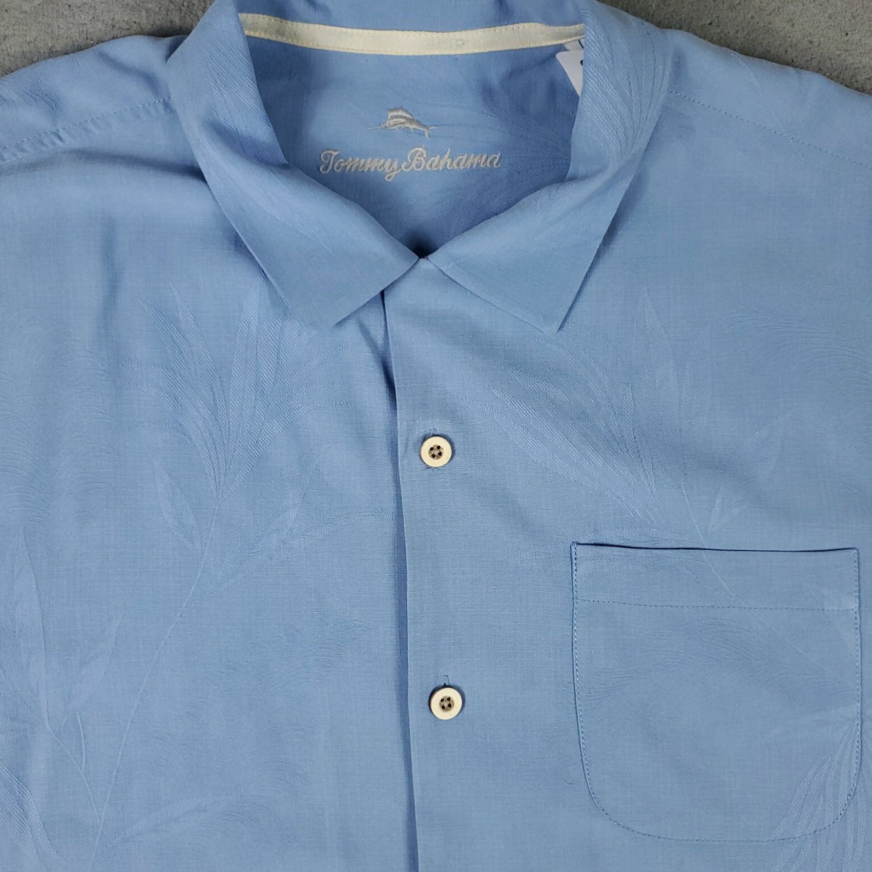 Tommy Bahama Tommy Bahama Shirt Mens Large Blue Tropical Hawaiian Button-Up Short Sleeve Satin Silk? (Note: Original says Silk; it's a shirt). Size US L / EU 52-54 / 3 - 2 Thumbnail