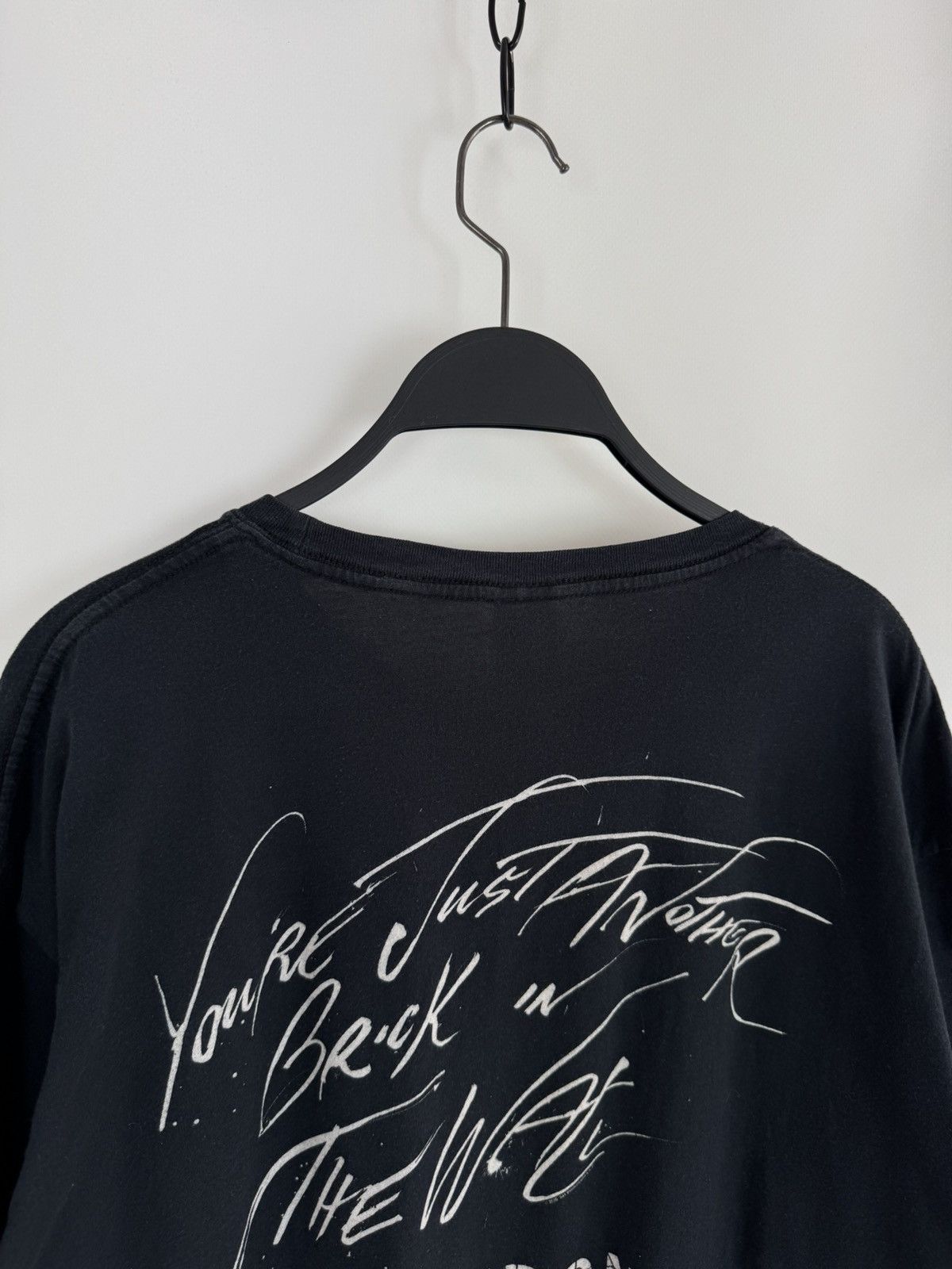 Band Tees 2011 Roger Waters The Wall Live London Tour T-Shirt Size US XL / EU 56 / 4 - 9 Thumbnail