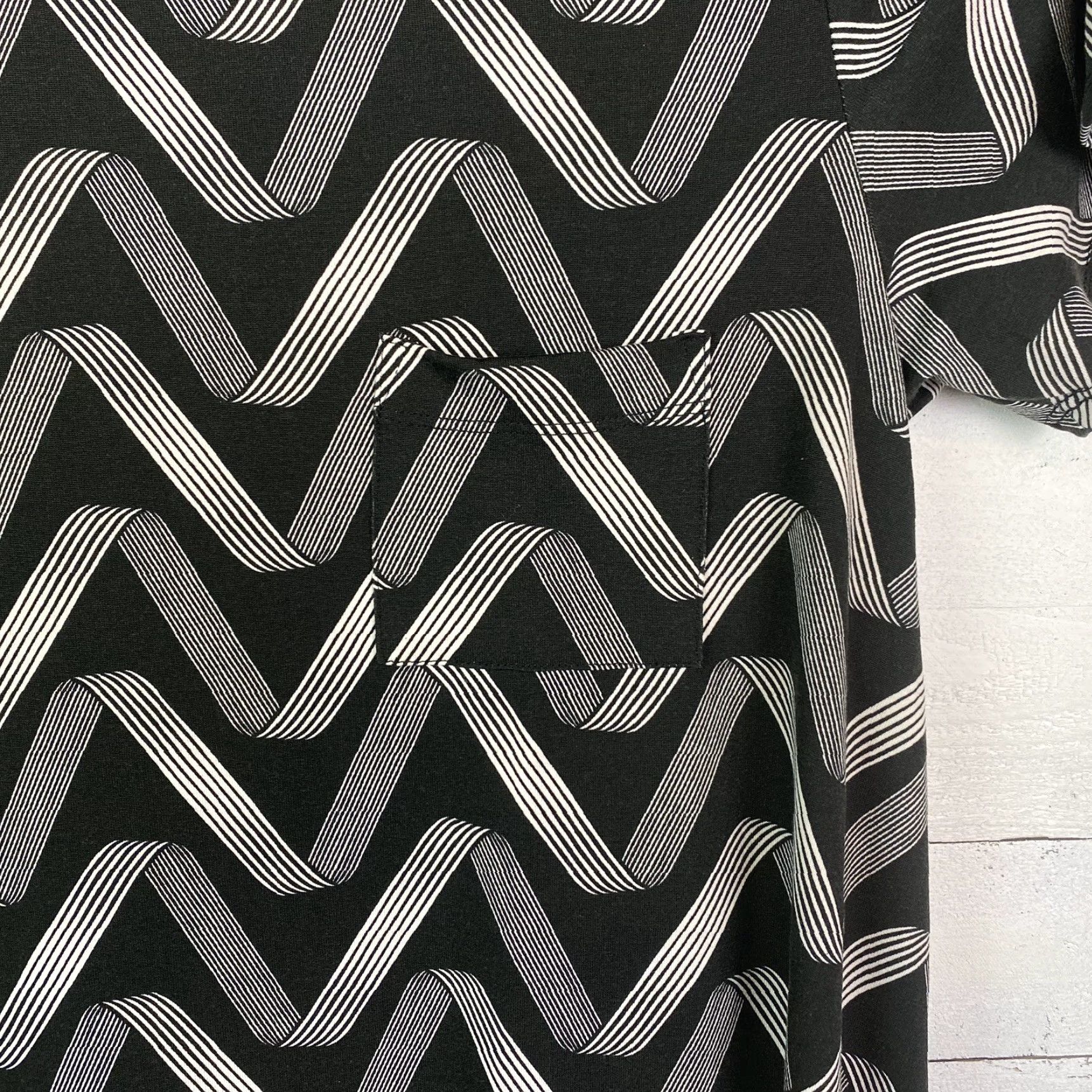 Vintage VINTAGE LuLaRoe Carly Dress Small Black White Chevron High Low Scoop Neck Swing Dress Size S / US 4 / IT 40 - 5 Thumbnail
