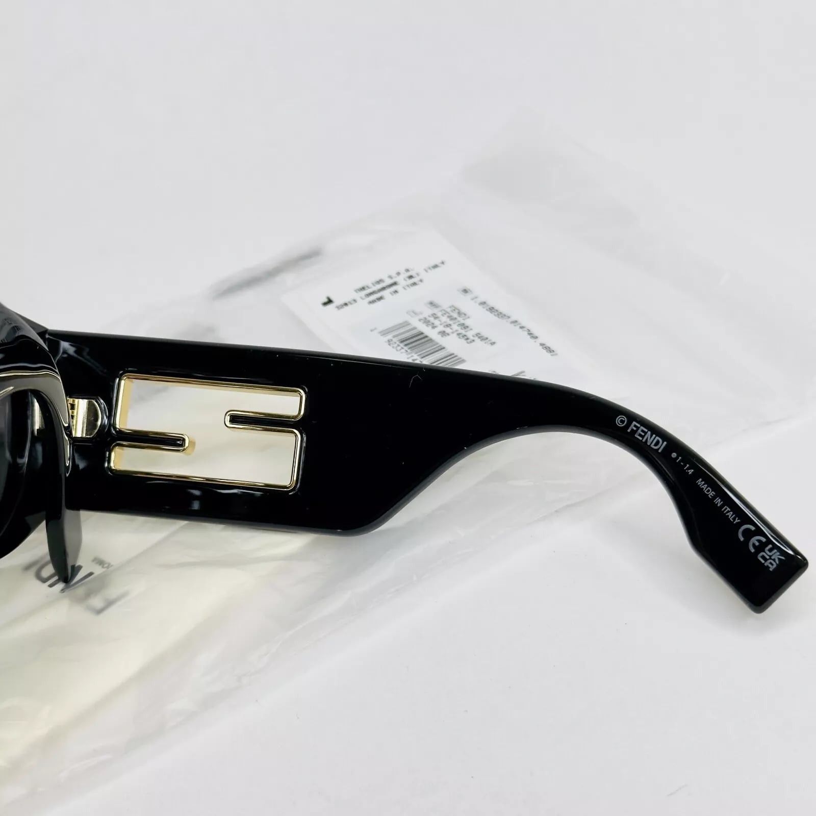 Fendi FENDI BAGUETTE Logo 40109 Black Fashion Square FE40109I Size ONE SIZE - 2 Thumbnail