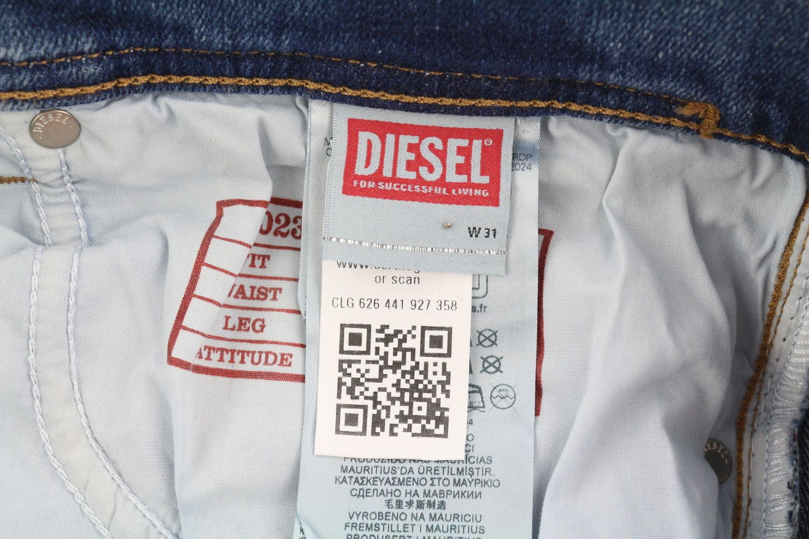 Diesel 2023 D-FINITIVE 0GRDP W31/L32 Regular Tapered 85408 Size US 31 - 7 Thumbnail