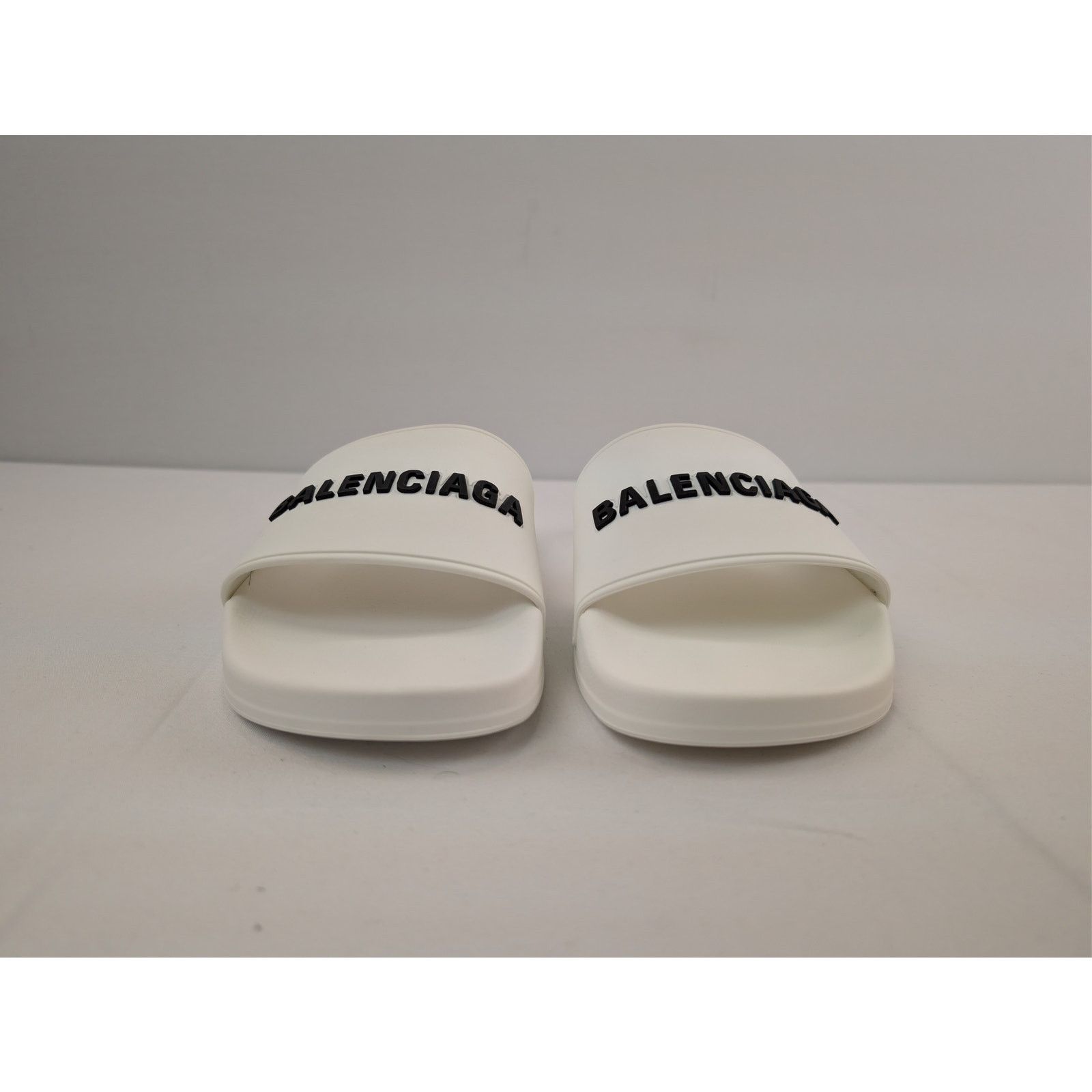 Balenciaga o1rshd1 Pool Slides Rubber Logo Slippers in White/Black Size US 8 / EU 41 - 8 Thumbnail