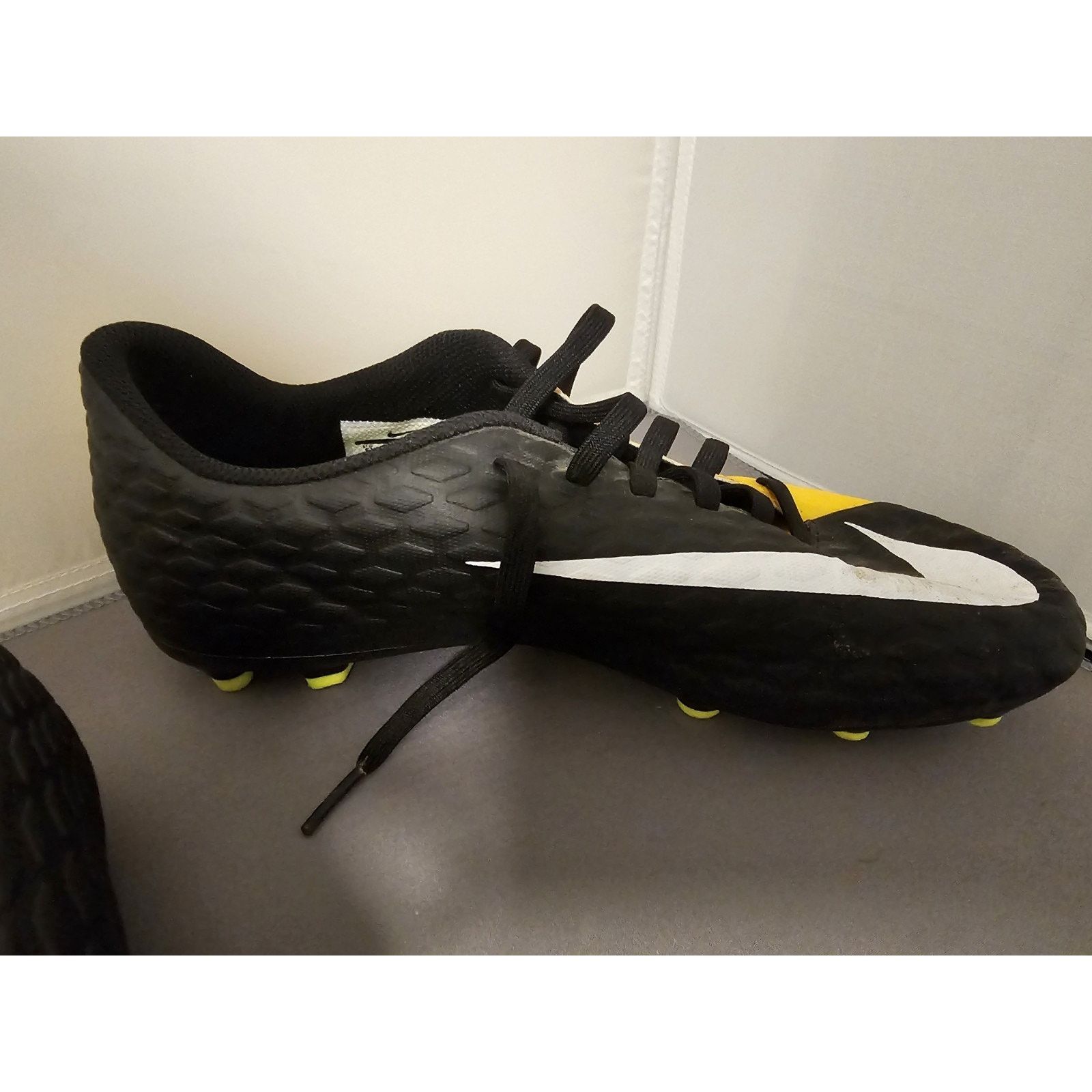 Nike Nike Jr Hypervenom Phelon III FG Kid's 6Y/38.5 Black/Yellow Size US 6 / EU 39 - 3 Thumbnail