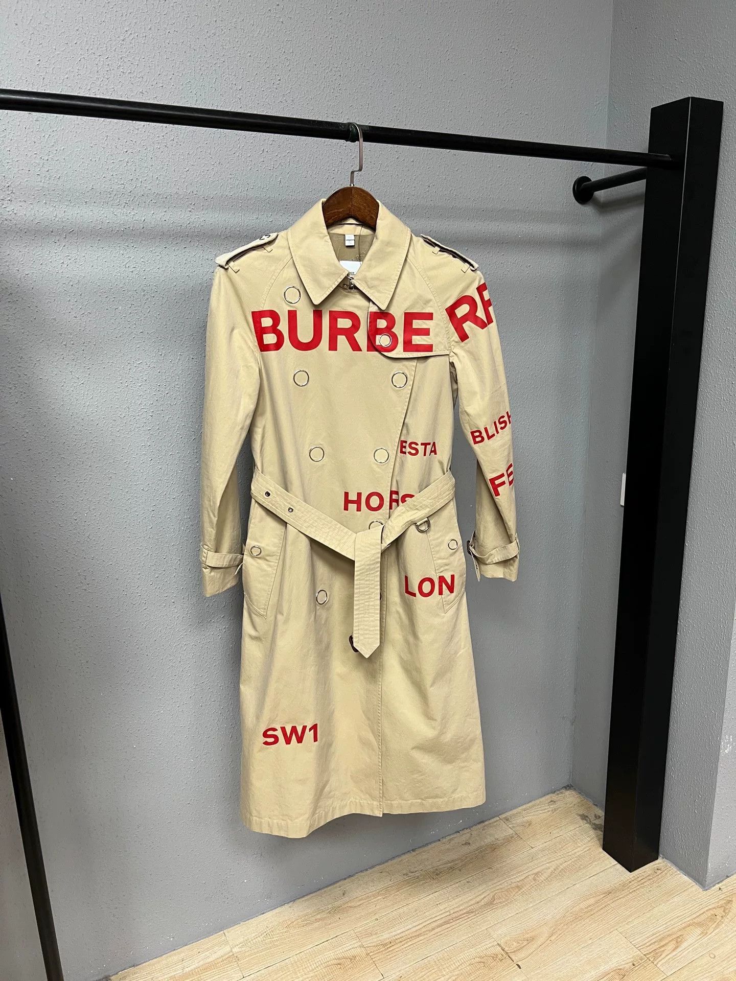 Burberry Burberry Beige Trench Coat Size UK6 Size XS / US 0-2 / IT 36-38 - 1 Thumbnail