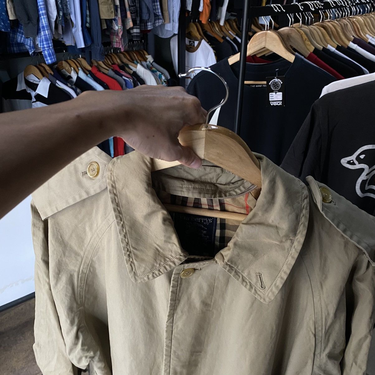 Burberry VINTAGE BURBERRY MARUZEN TOKYO Nova Check Trench Coat Beige Size US L / EU 52-54 / 3 - 16 Thumbnail