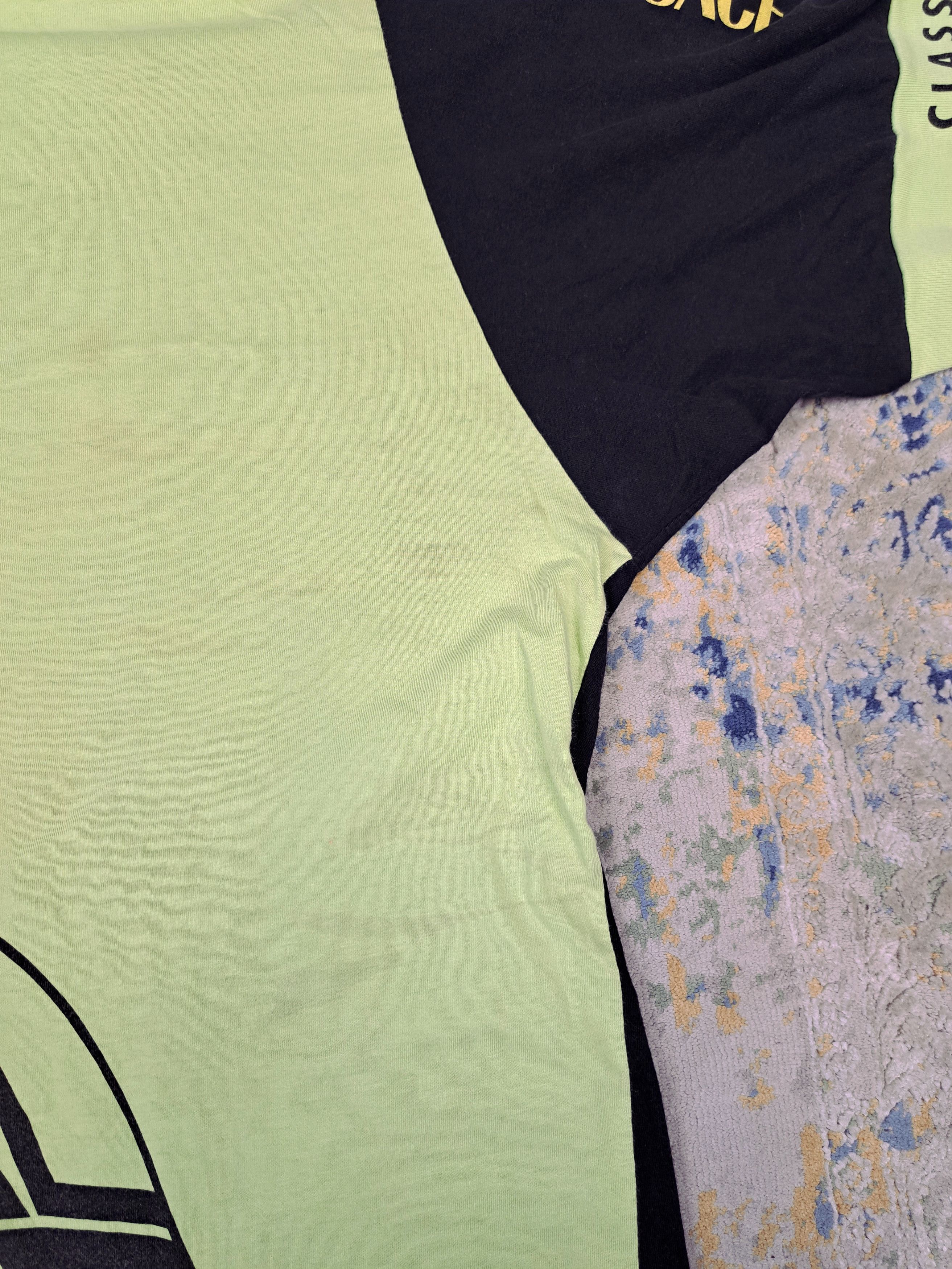 Versace Vintage 90s Versace Avant Garde Tee Archive Designer Size US XL / EU 56 / 4 - 7 Thumbnail