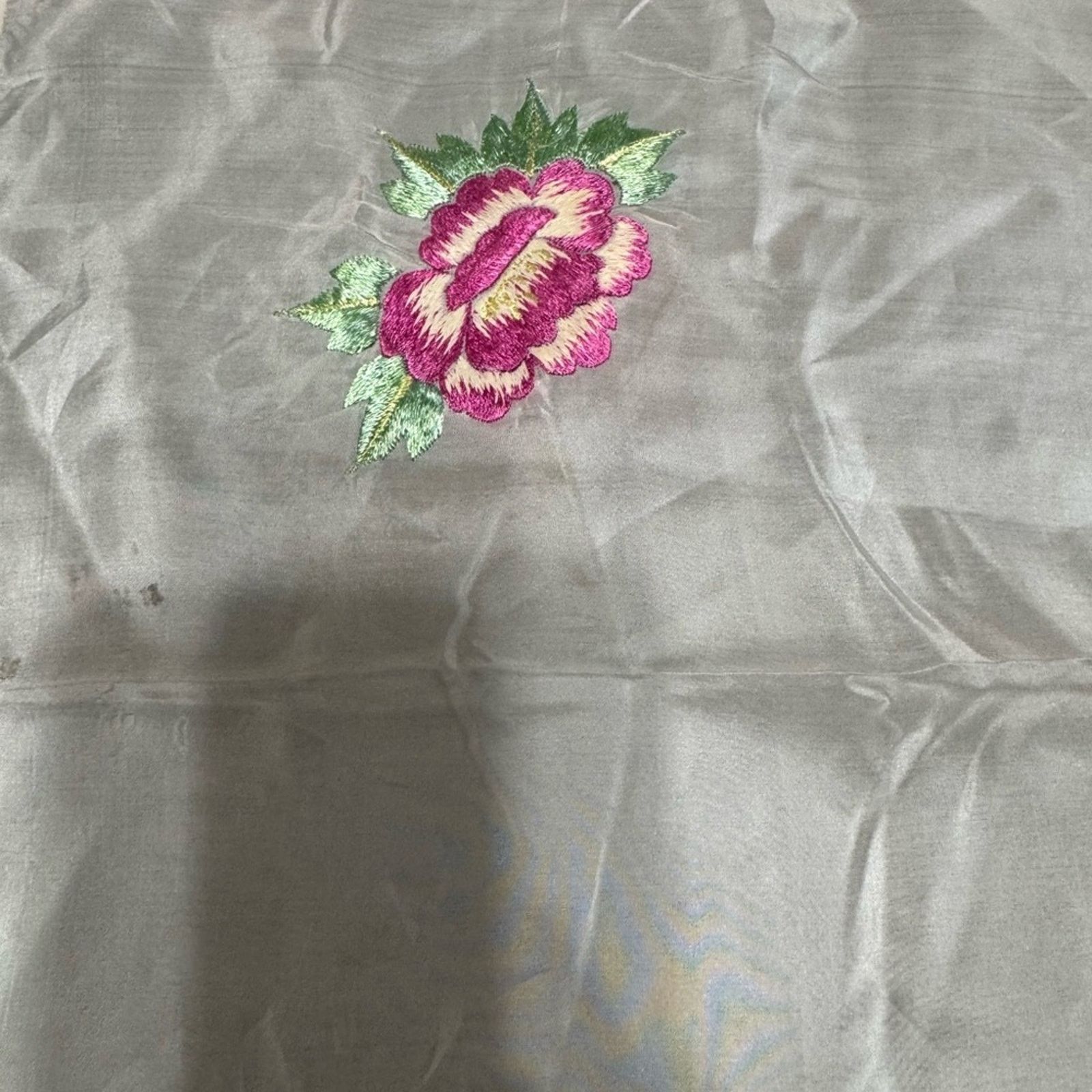 NBDN Nobrandedon Large VTG hand embroidered silk scarf/wrap Size ONE SIZE - 3 Thumbnail