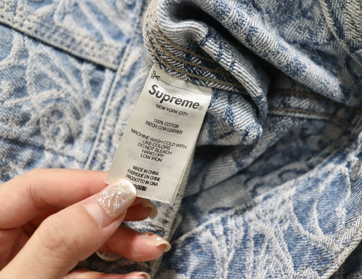 Supreme Supreme 22fw Script Jacquard Denim Jacket Size US M / EU 48-50 / 2 - 7 Thumbnail