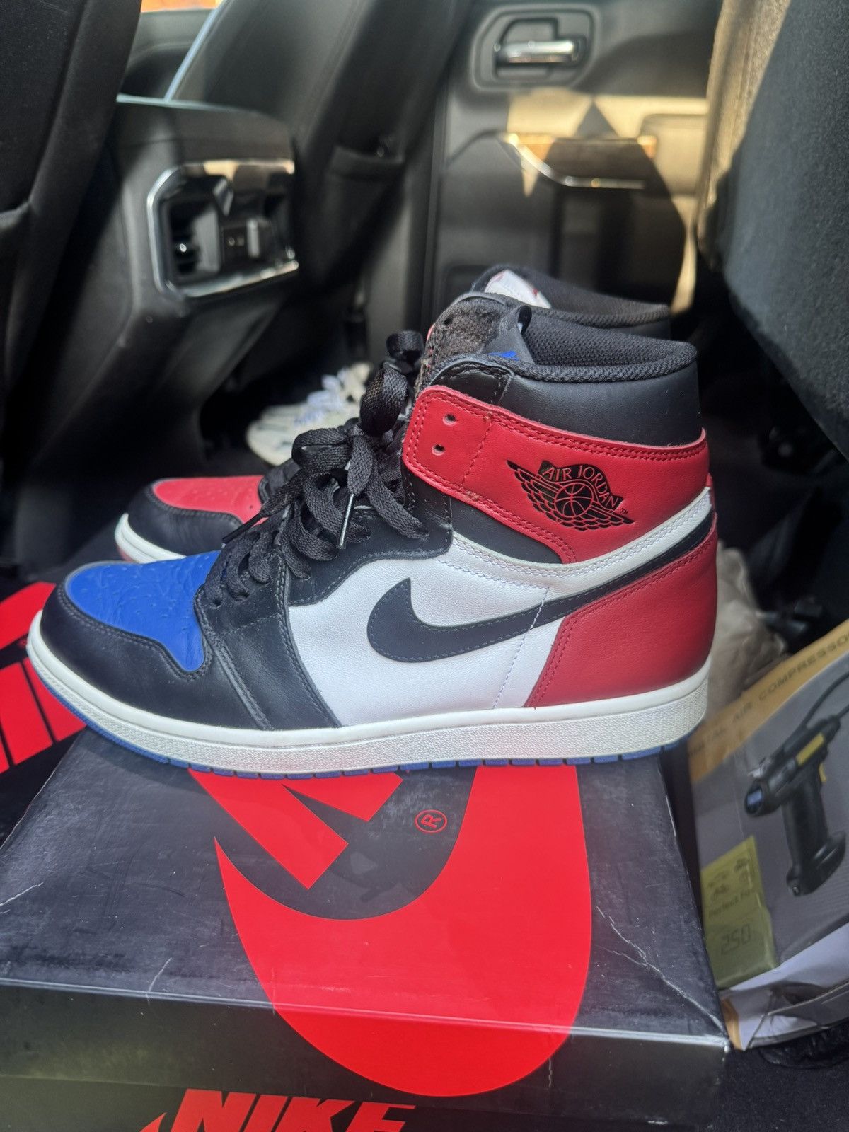 Jordan Brand Jordan 1 High retro Top 3 Size US 11 / EU 44 - 1 Thumbnail