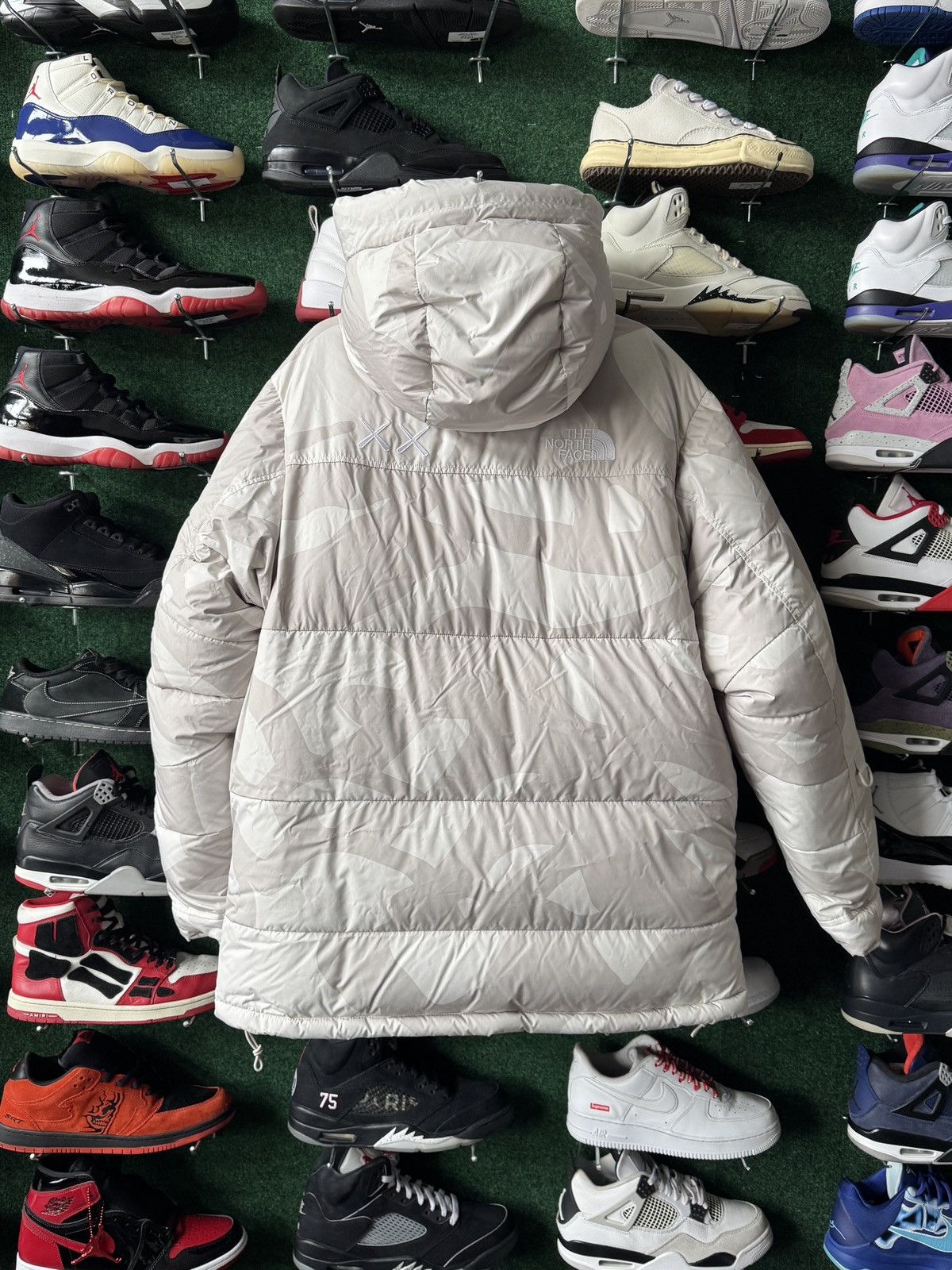 Kaws × The North Face KAWS X The North Face Retro 1994 Moonlight Ivory Parka Size US M / EU 48-50 / 2 - 2 Thumbnail