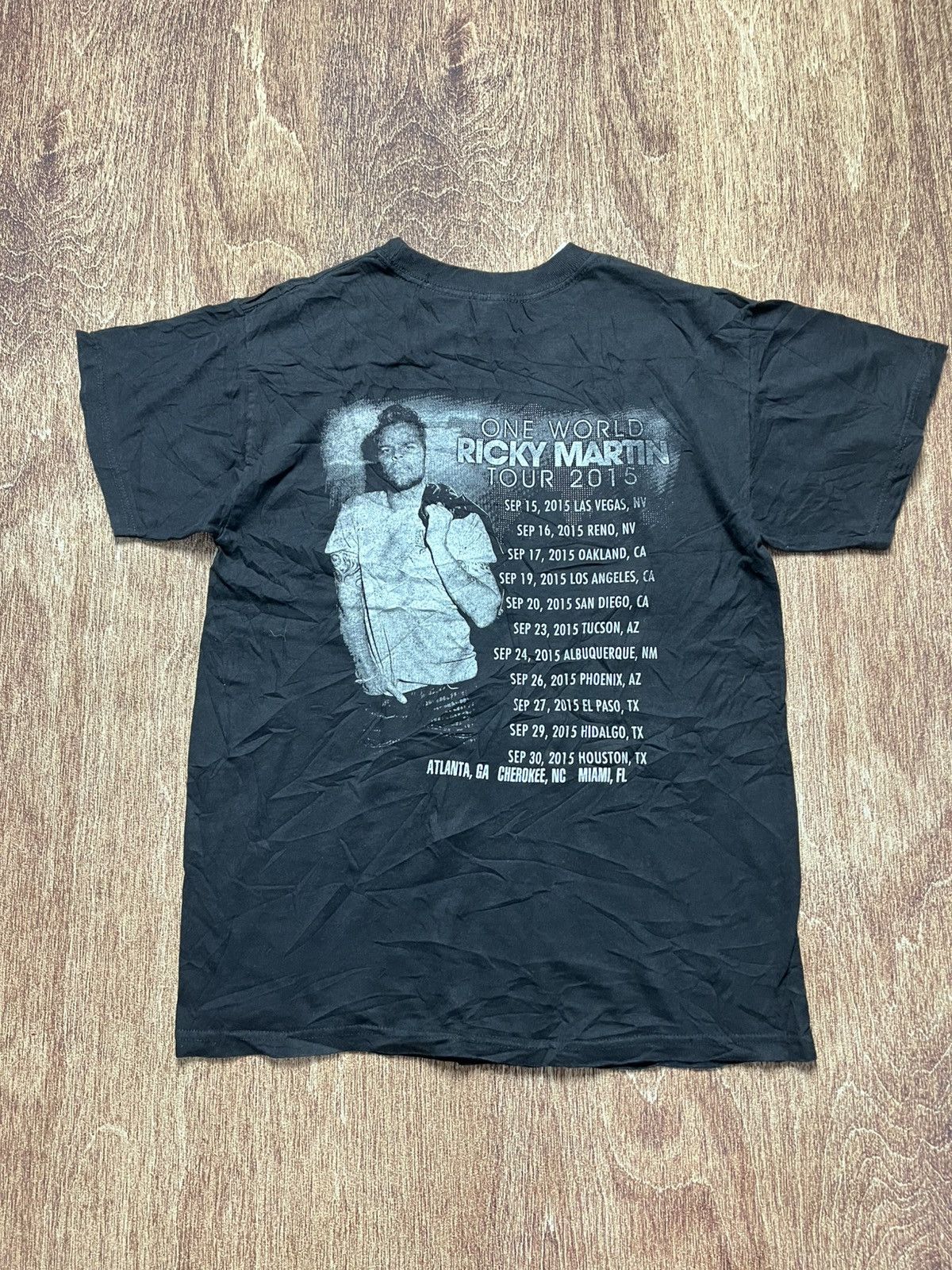 Band Tees Ricky martin one world tour 2015 tshirt Size US M / EU 48-50 / 2 - 4 Thumbnail