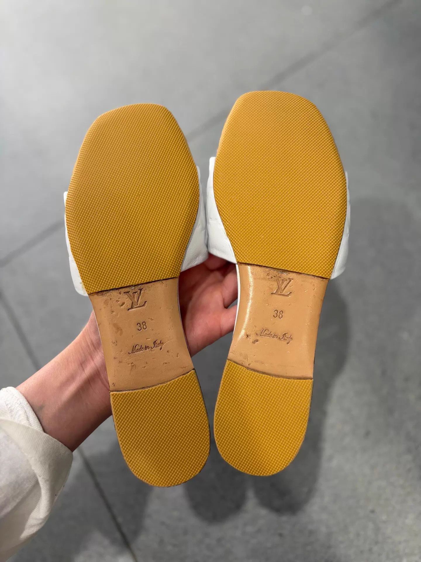 Louis Vuitton LV White Lambskin Full Logo Slides 99 New EU38 Size US 7.5 / IT 37.5 - 3 Thumbnail