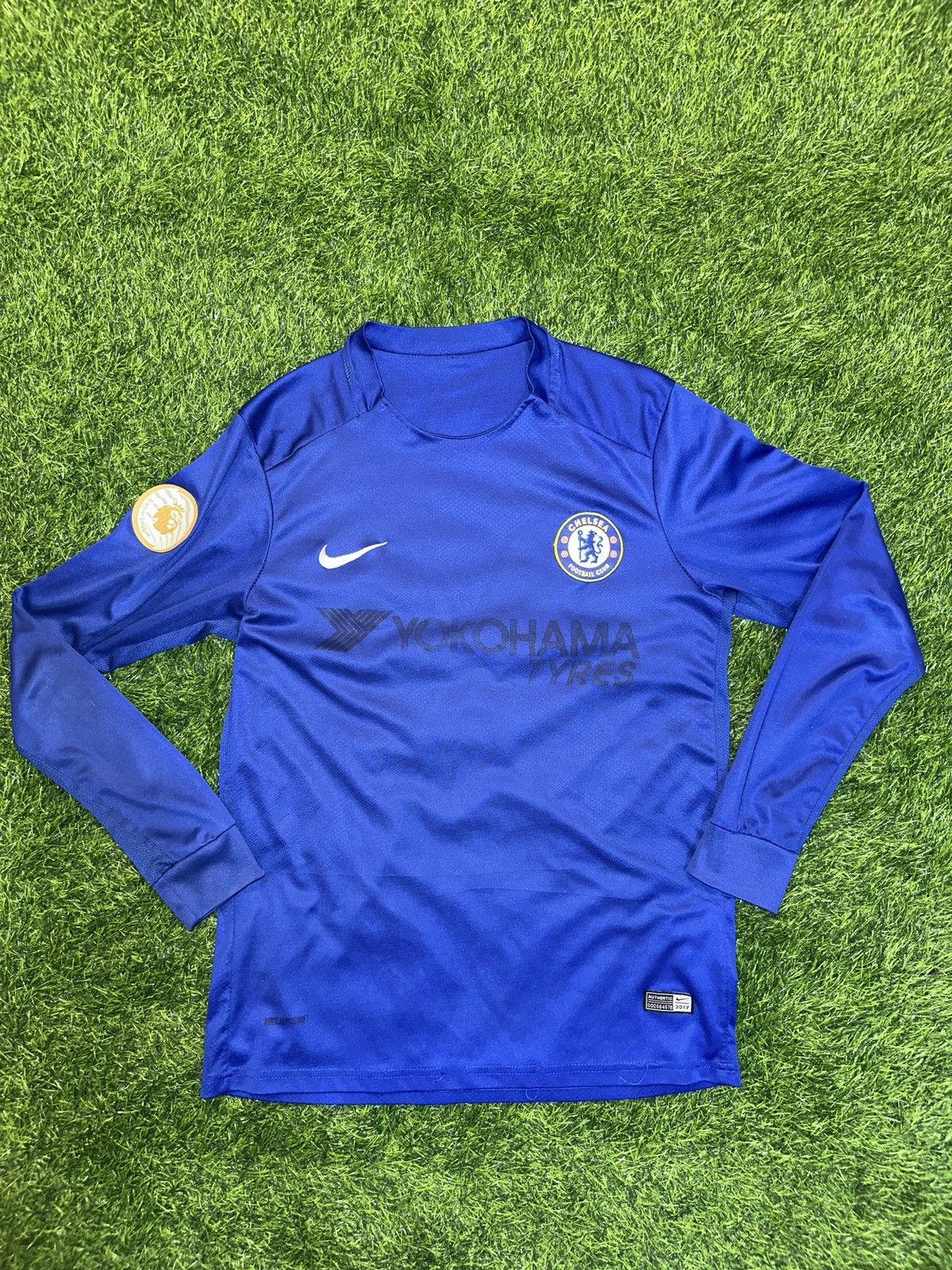 Chelsea Soccer Yokohama nike chelsea soccer jersey size M/L Size US L / EU 52-54 / 3 - 1 Thumbnail