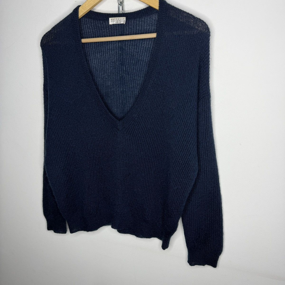 Brunello Cucinelli Brunello Cucinelli Cashmere V-Neck Sweater Size M Navy Size M / US 6-8 / IT 42-44 - 2 Thumbnail
