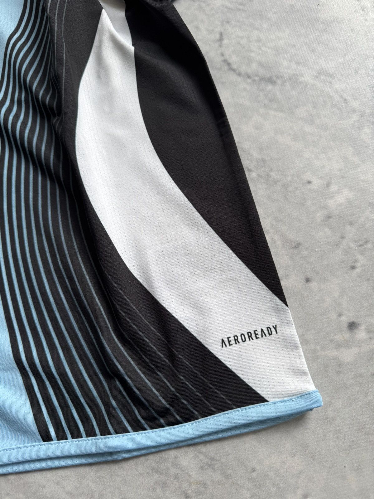 Adidas × Palace Adidas Palace GL7171 jersey tee big logo Size US M / EU 48-50 / 2 - 7 Thumbnail