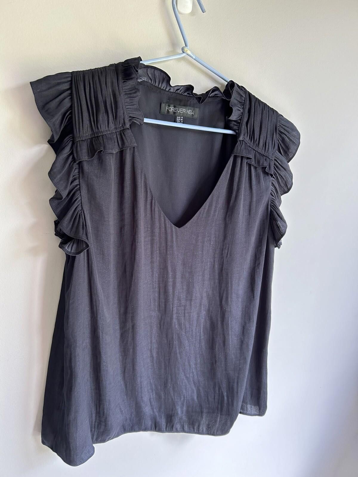 Designer Forever New blouse black sleeveless V neck - Size 10 (001) Size M / US 6-8 / IT 42-44 - 3 Thumbnail