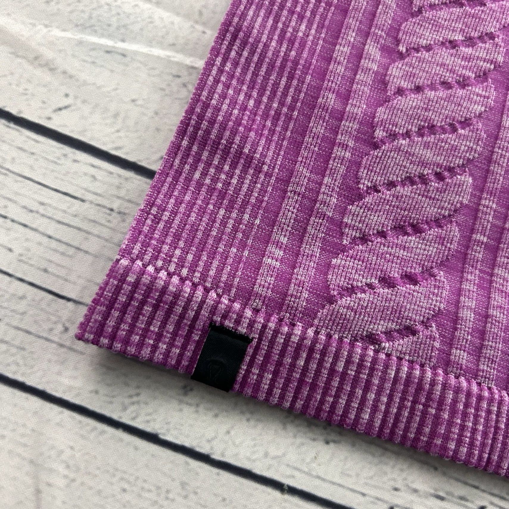Lululemon Lululemon Long Sleeve Athletic Seamless Top Women's 4 Pink Purple T-Shirt Activewear Modern fit Shirt Womens 90s? Size S / US 4 / IT 40 - 4 Thumbnail