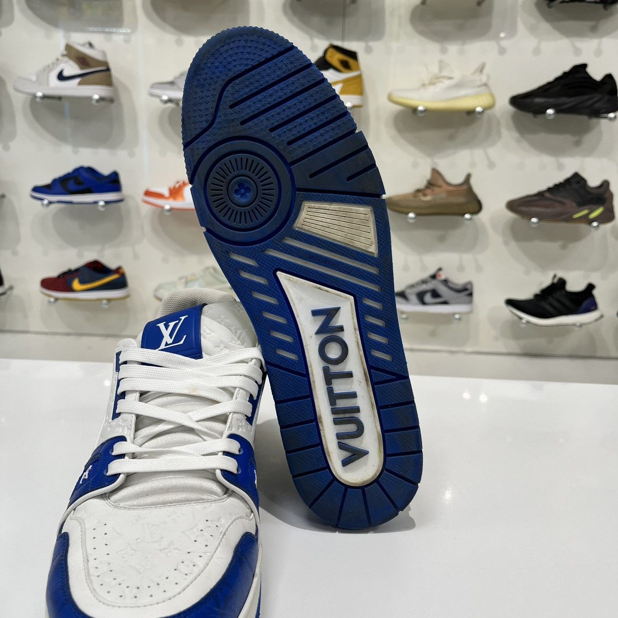 Louis Vuitton Louis Vuitton Trainer #54 Signature Blue White Size US 10 / EU 43 - 11 Thumbnail