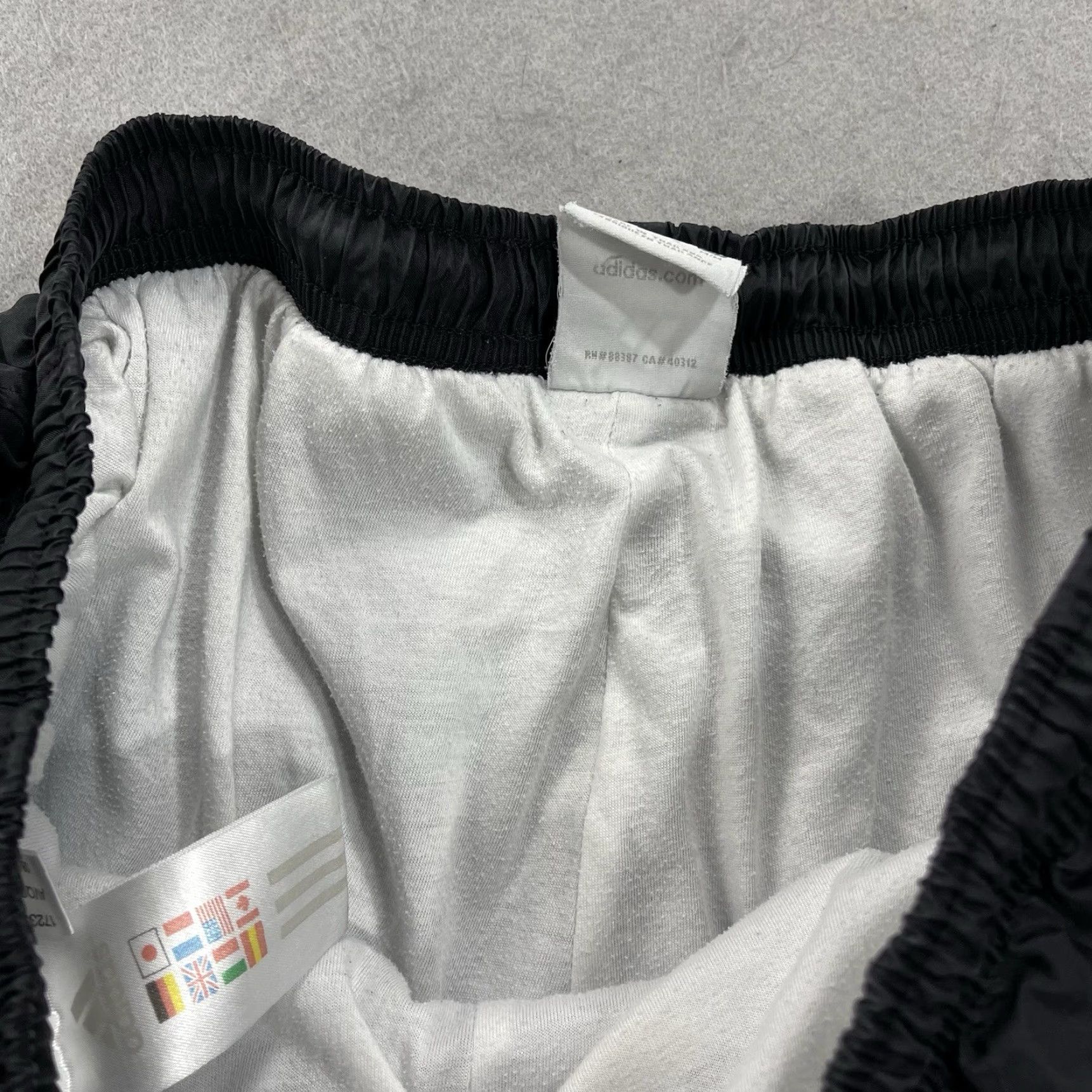 Adidas VINTAGE adidas Track Pants Mens M Black White Striped Zip Cuff Soccer 90s Athleisure Pockets Elastic Waist Lined Nylon Polyester Nylon/Polyester Size US 31 - 7 Thumbnail