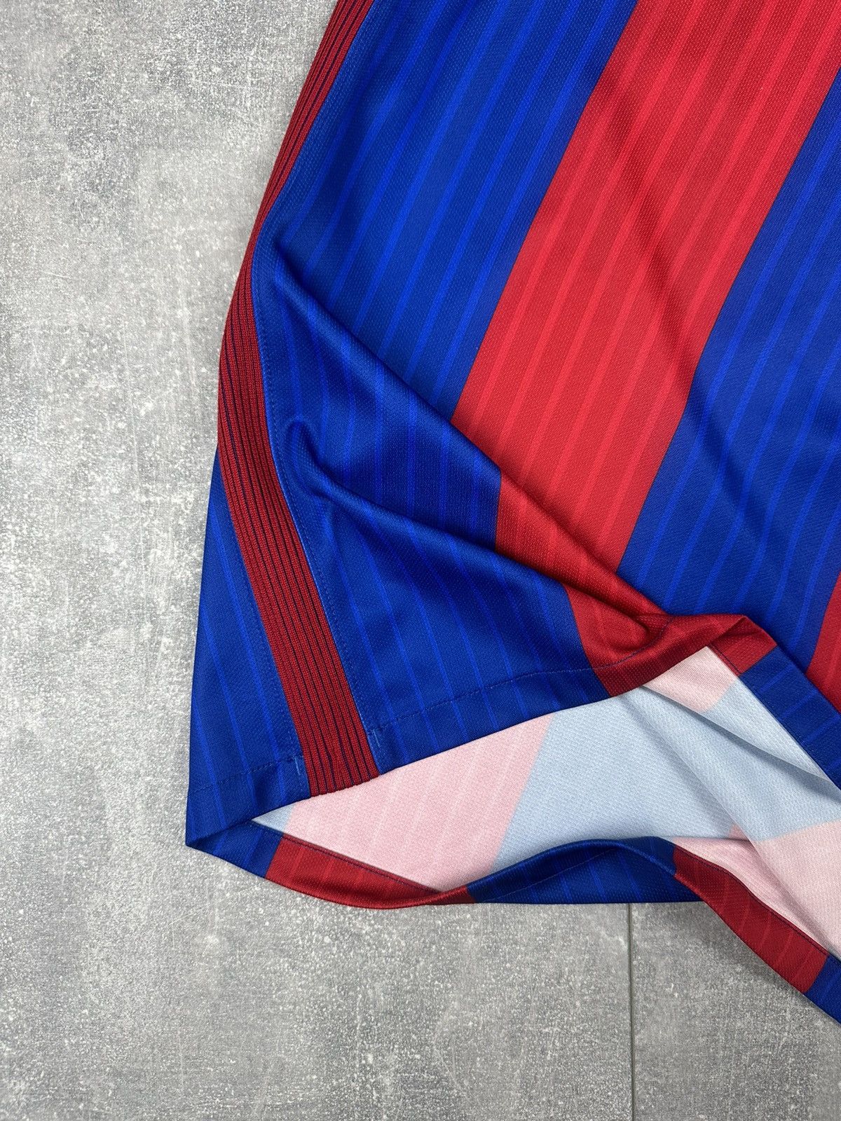 Nike Nike Barcelona FC 2016/17 Home Soccer Football Jersey Size US S / EU 44-46 / 1 - 9 Thumbnail
