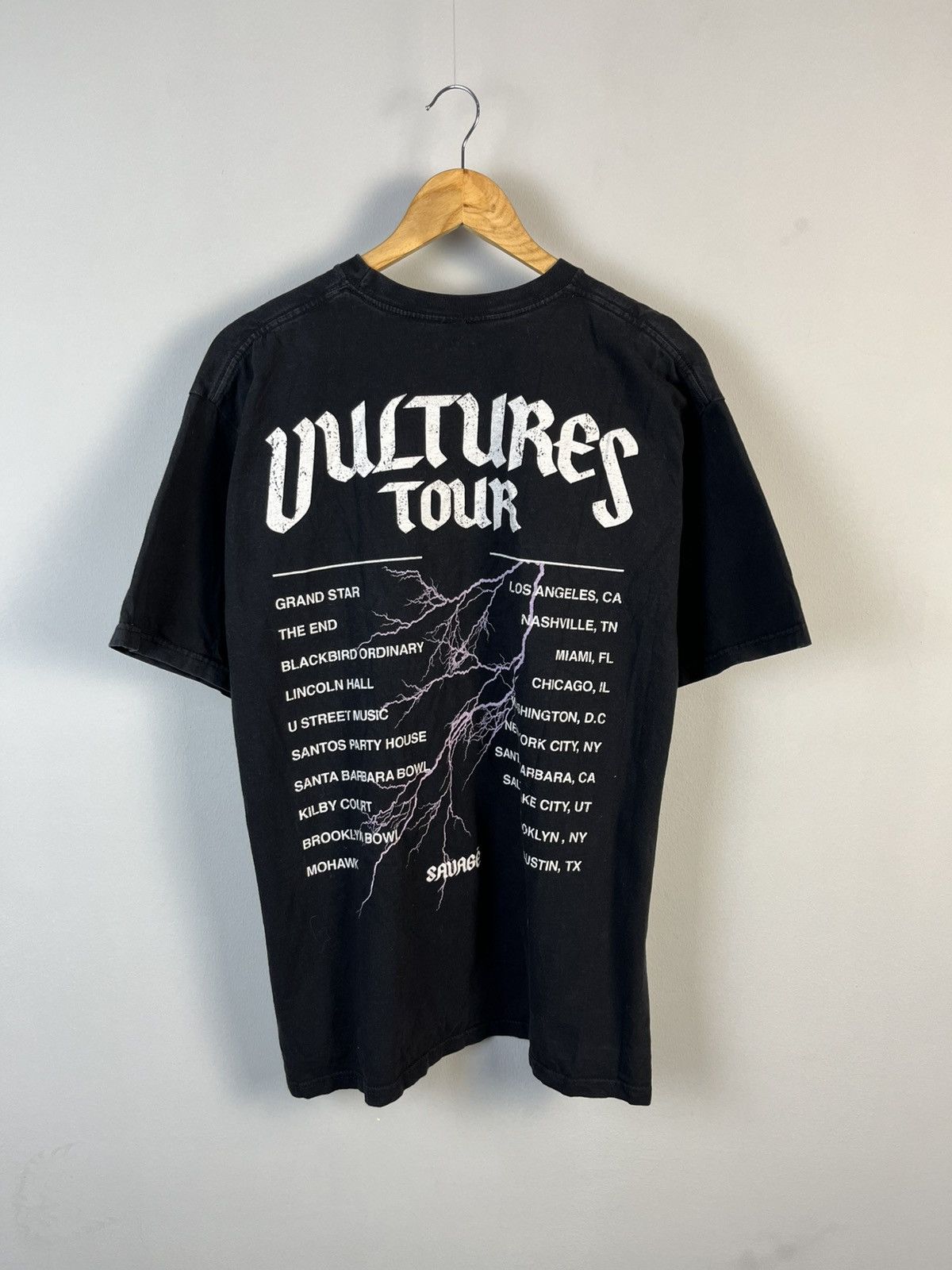 Band Tees Vultures Tour Savage Streetwear Y2K Band Tee Shirt Size US L / EU 52-54 / 3 - 6 Thumbnail