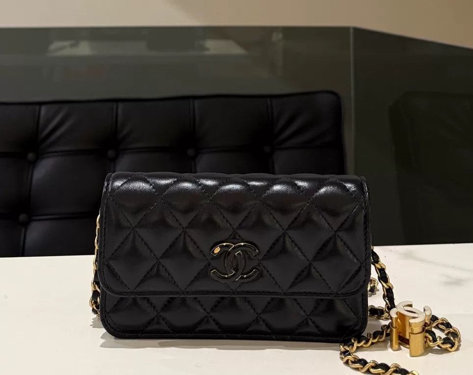 Chanel Pre-loved Bag Very good condition Size ONE SIZE - 1 Thumbnail