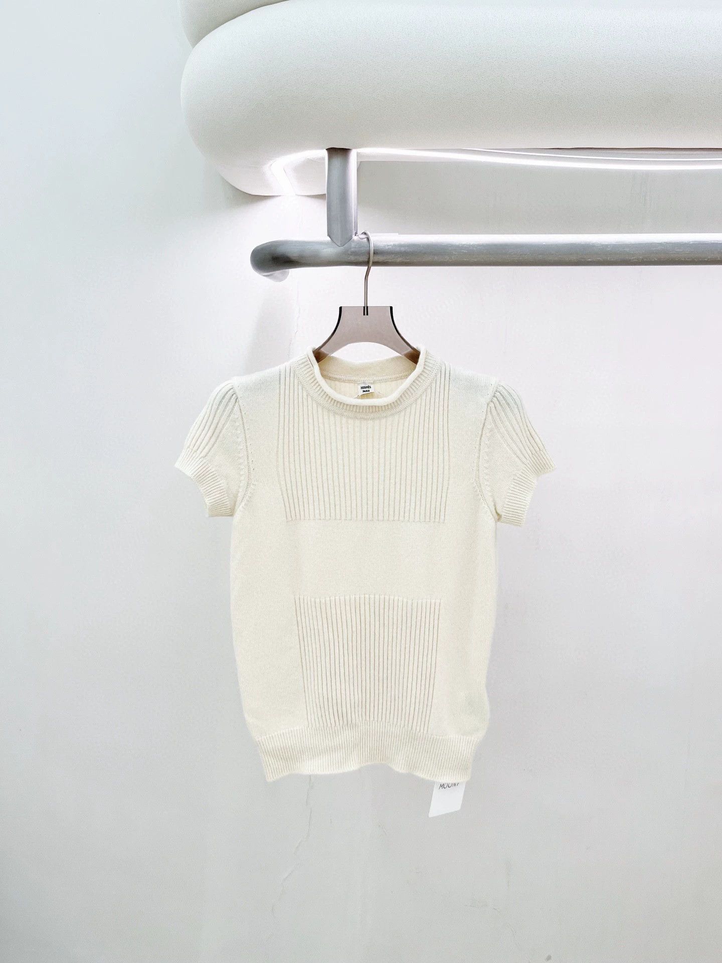 Hermes Hermes Mint Beige Knit Short-Sleeve 34 Size XS / US 0-2 / IT 36-38 - 1 Thumbnail