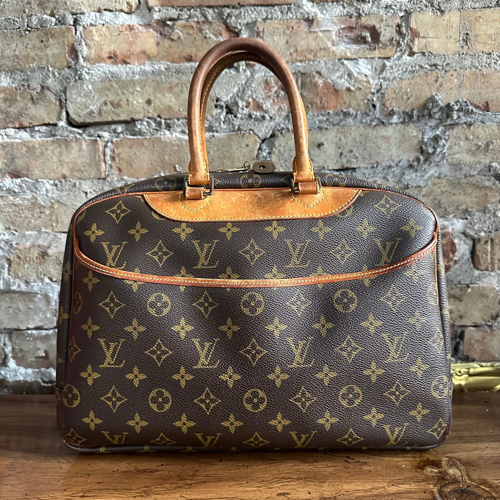 Louis Vuitton Vintage Louis Vuitton Deauville Bag Size ONE SIZE - 1 Thumbnail