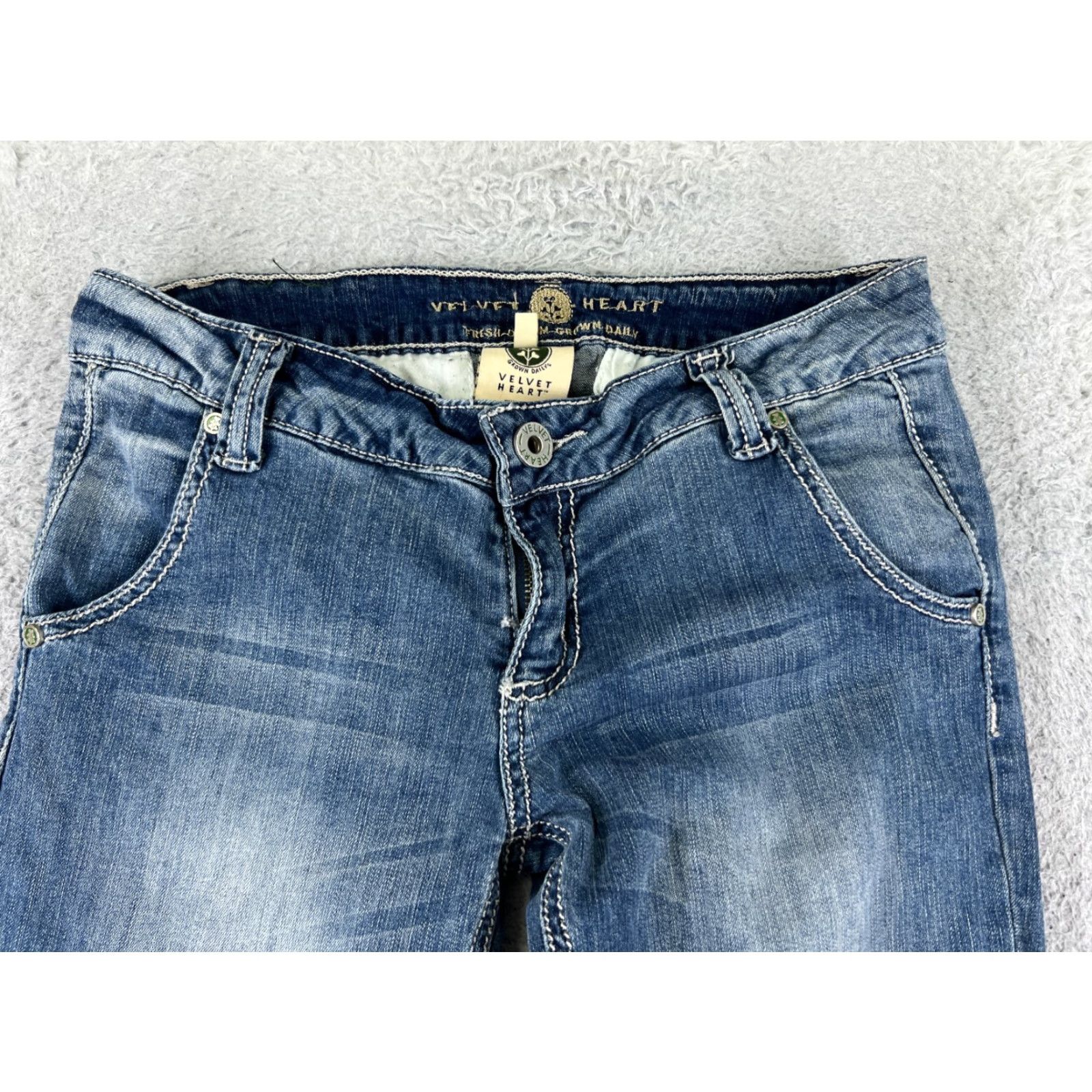 Velvet Velvet Heart Jeans Women's 6 Blue Denim Straight Leg Low Rise 26x24 Cotton 5-Pocket Heart Womens Size 28" / US 6 / IT 42 - 4 Thumbnail