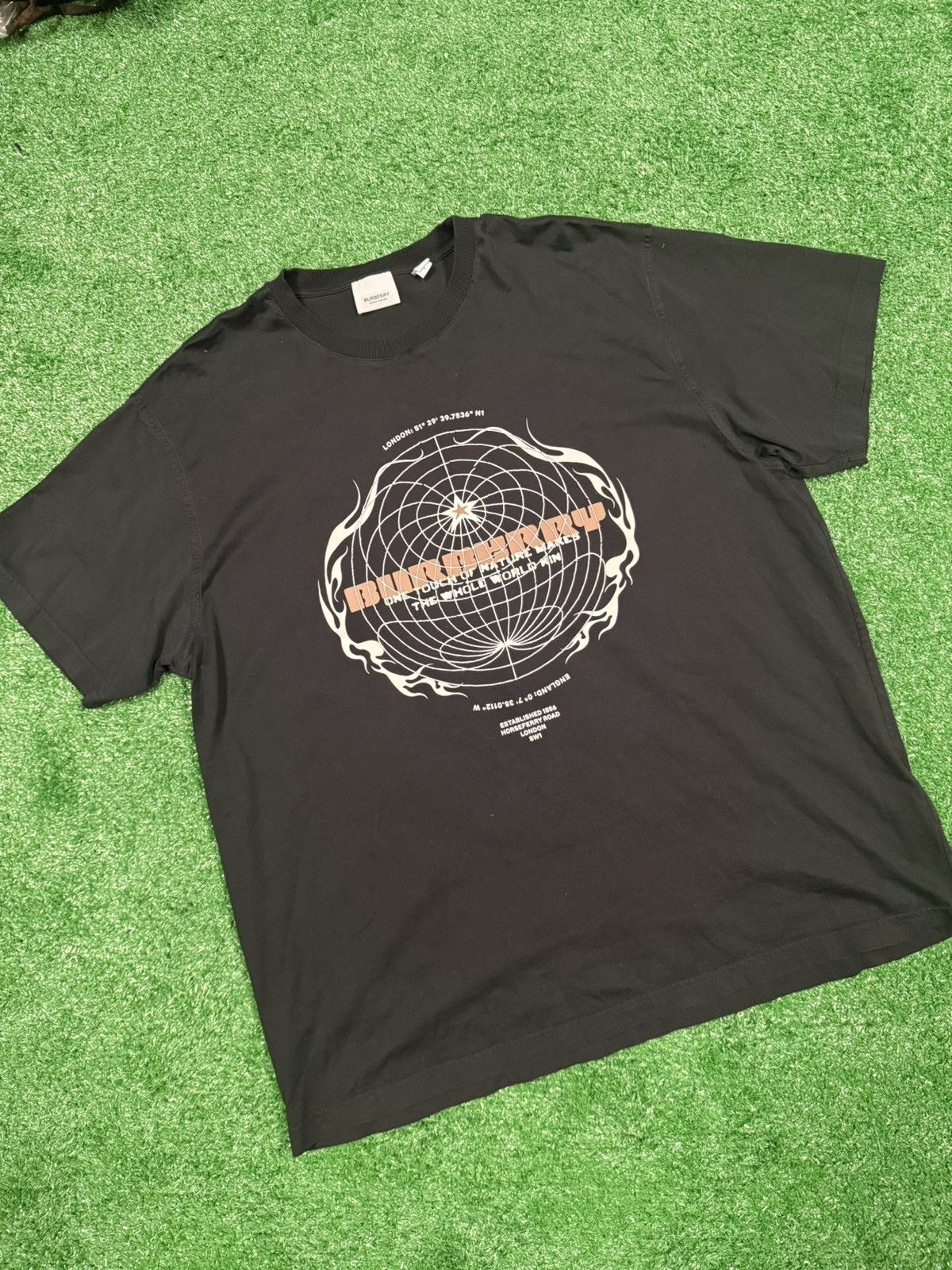 Burberry Burberry tee shirt sz large Size US L / EU 52-54 / 3 - 1 Thumbnail