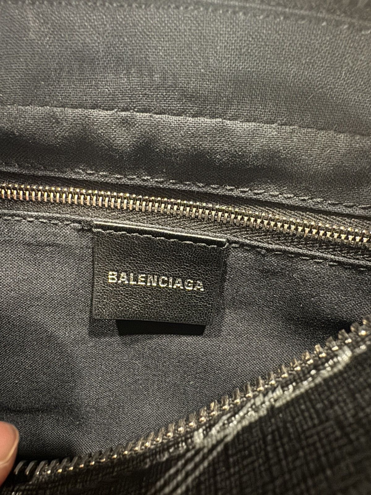 Balenciaga Balenciaga Monogram Camera Bag Medium Size ONE SIZE - 7 Thumbnail