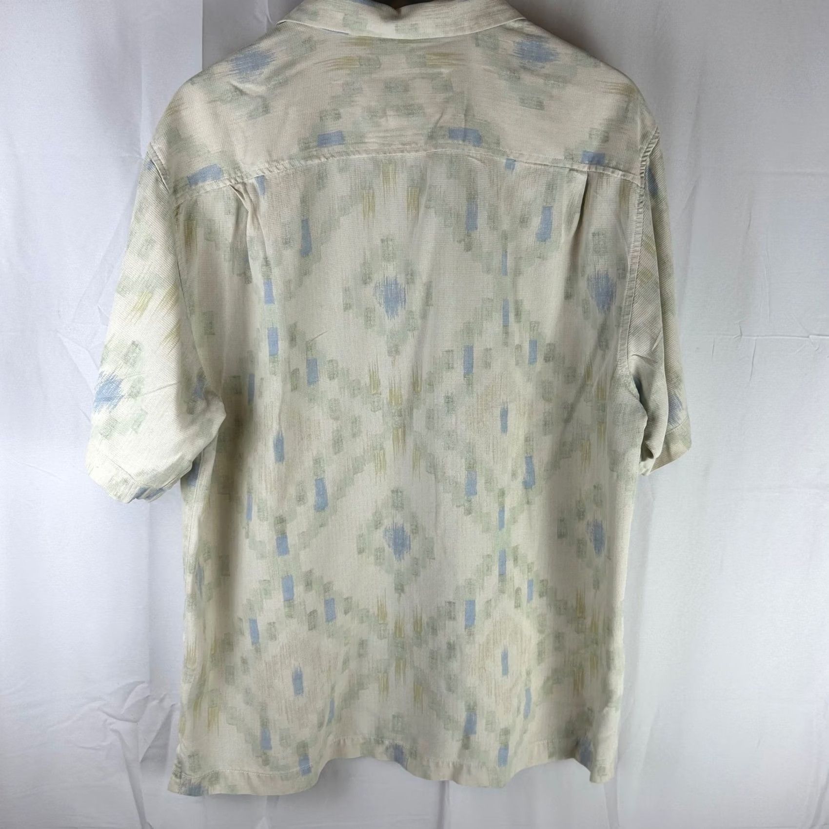 Tommy Bahama Tommy Bahama Silk Button Up Shirt Mens Large Cream Blue Geometric Ikat Print Clothing Shirt Mens L Cream Blue Geometric Ikat Print Silk Button Up Size US L / EU 52-54 / 3 - 7 Thumbnail