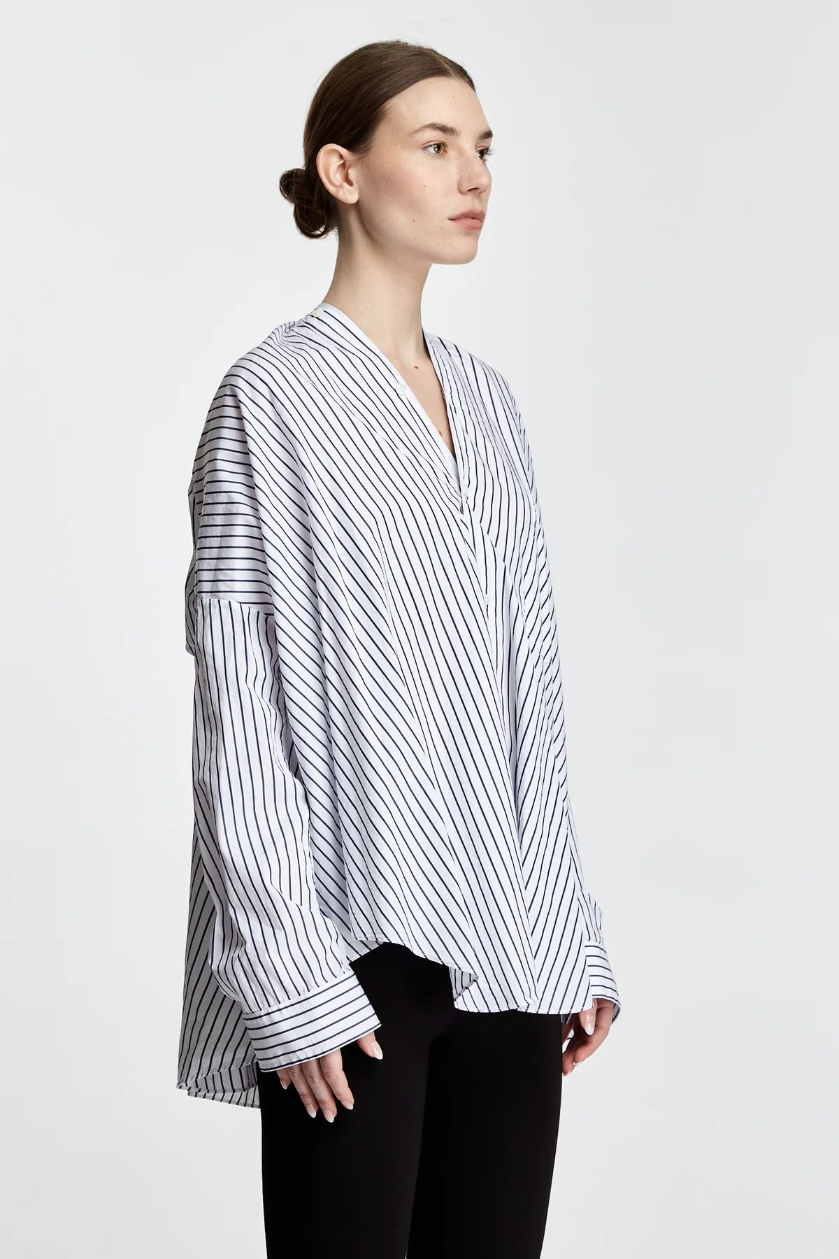 Balenciaga o1y0625 Oversize Shirt in White/Black Size XS / US 0-2 / IT 36-38 - 2 Thumbnail