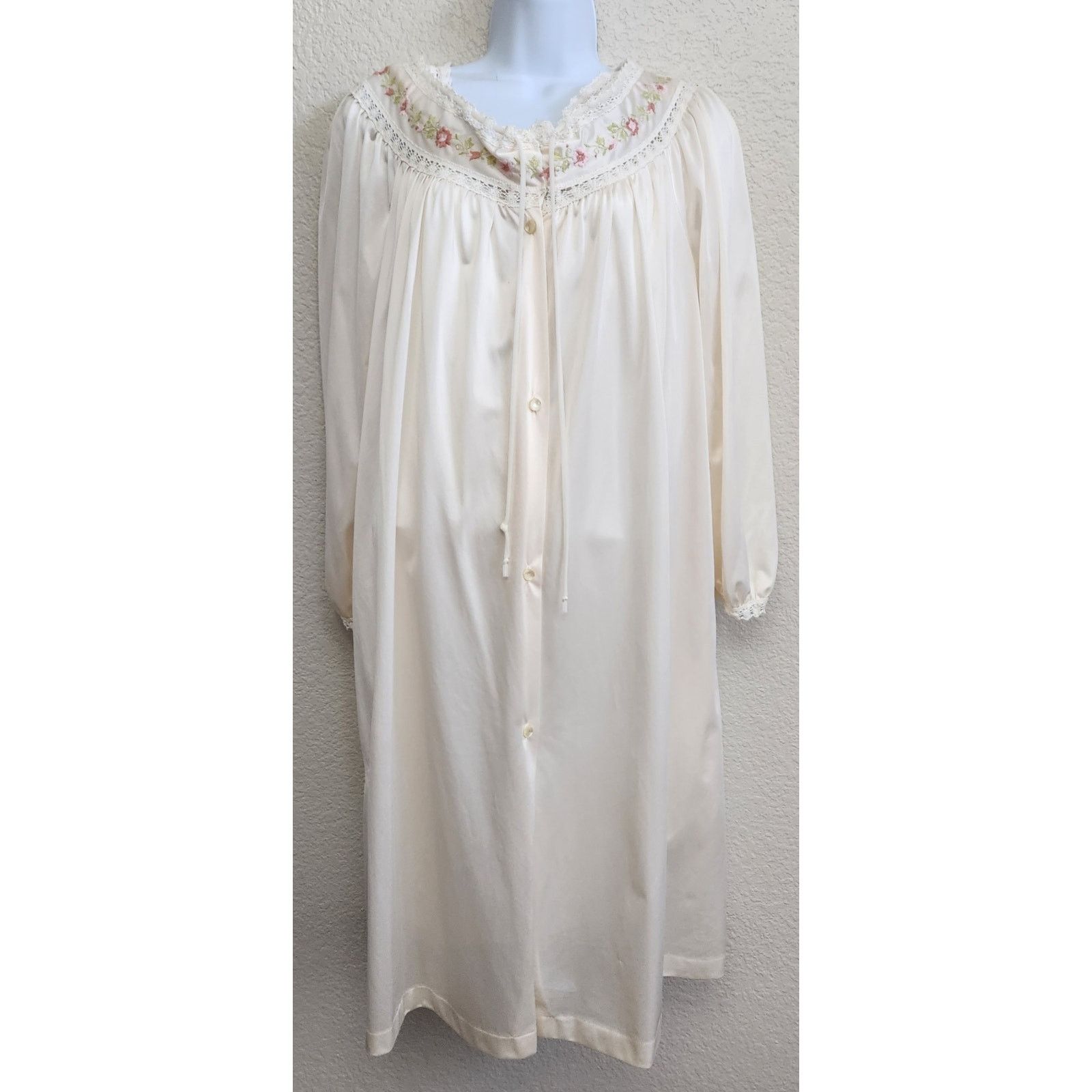 Other Vintage Cream Embroidered 2 Piece Nightgown Robe Set Medium Size ONE SIZE - 1 Thumbnail