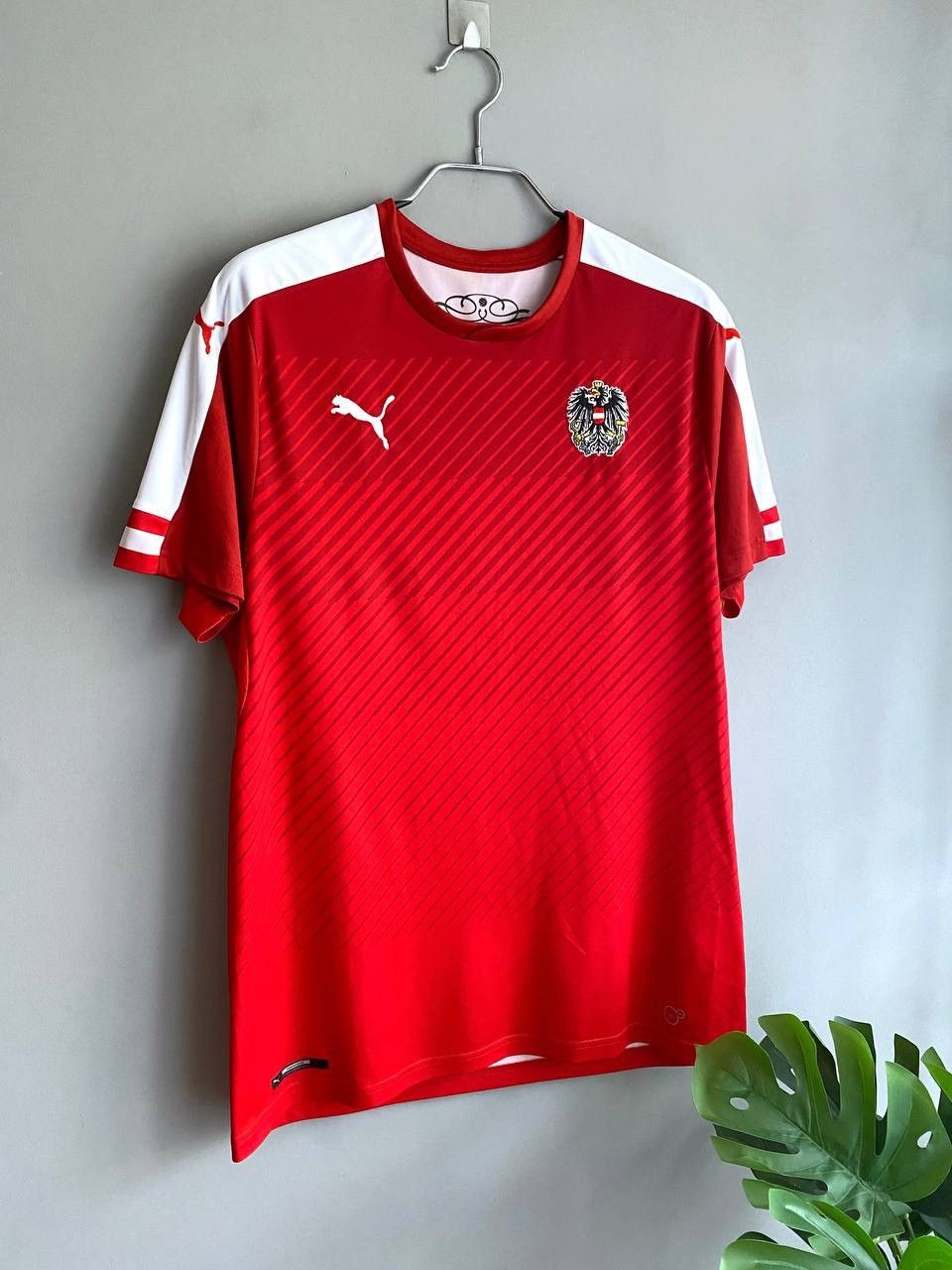 Puma Austria National Team 2015/2016 Home Soccer Jersey, Size L Size US L / EU 52-54 / 3 - 2 Thumbnail