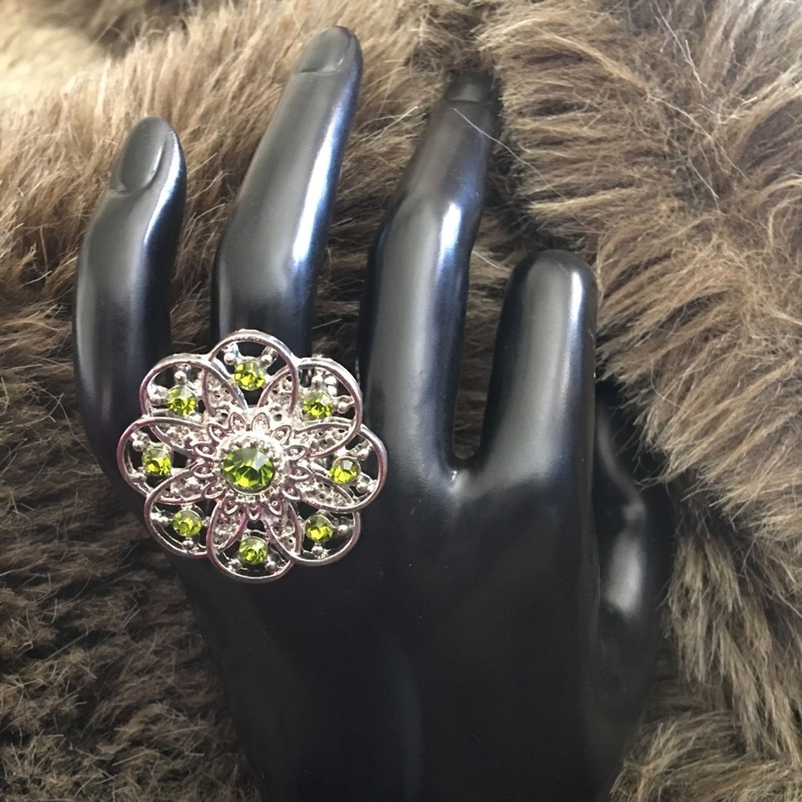 Jewelry Green rhinestone flower design stretch ring Size ONE SIZE - 2 Thumbnail