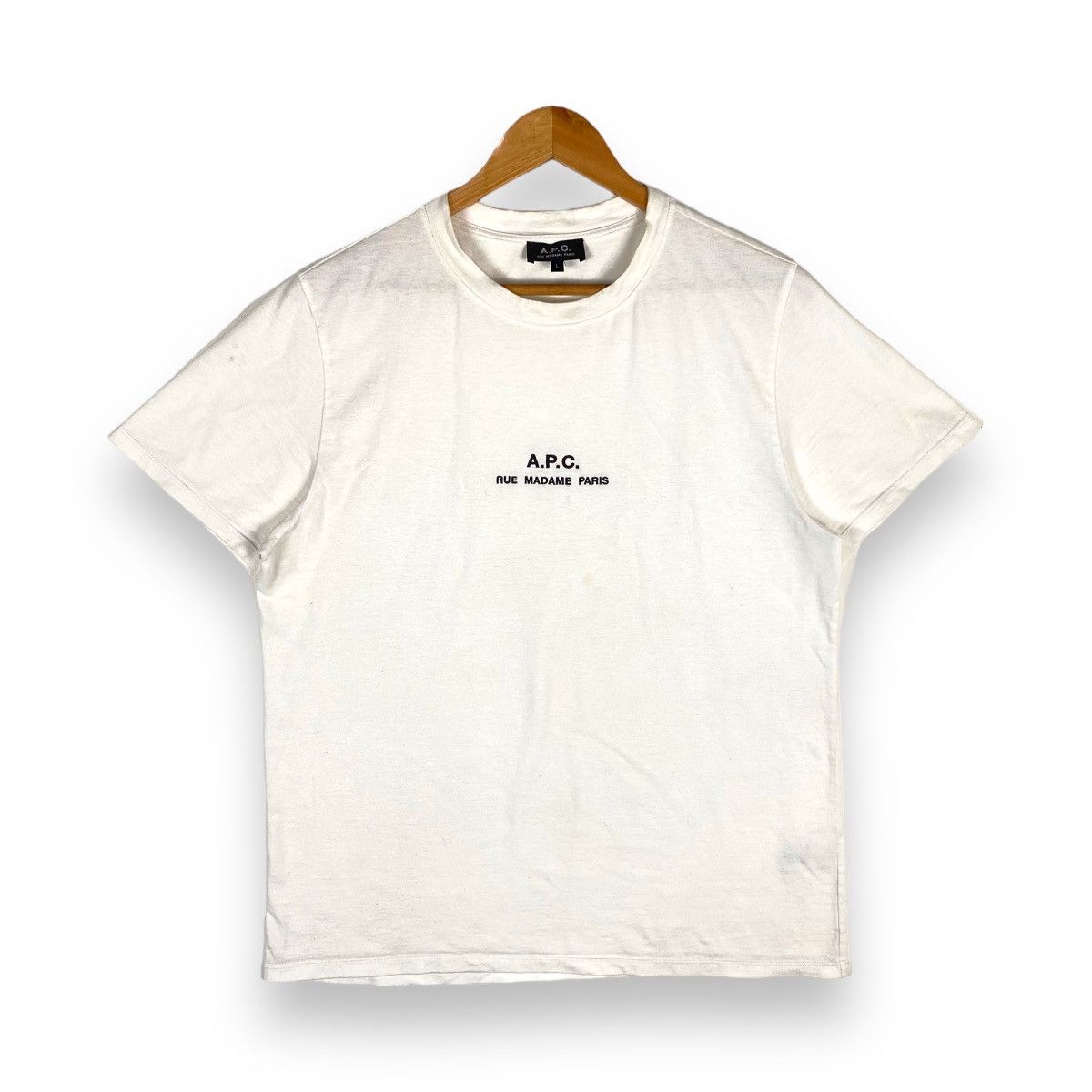 A.P.C. × Japanese Brand A.P.C. RUE MADAME PARIS EMBROIDERY SPELLOUT CENTER LOGO TEE Size US L / EU 52-54 / 3 - 1 Thumbnail