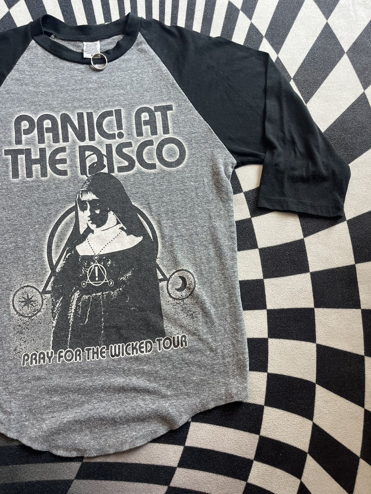 Band Tees PANIC ! AT THE DISCO Pray For The Wicked Tour 2018’s Tshirt Size US S / EU 44-46 / 1 - 8 Thumbnail
