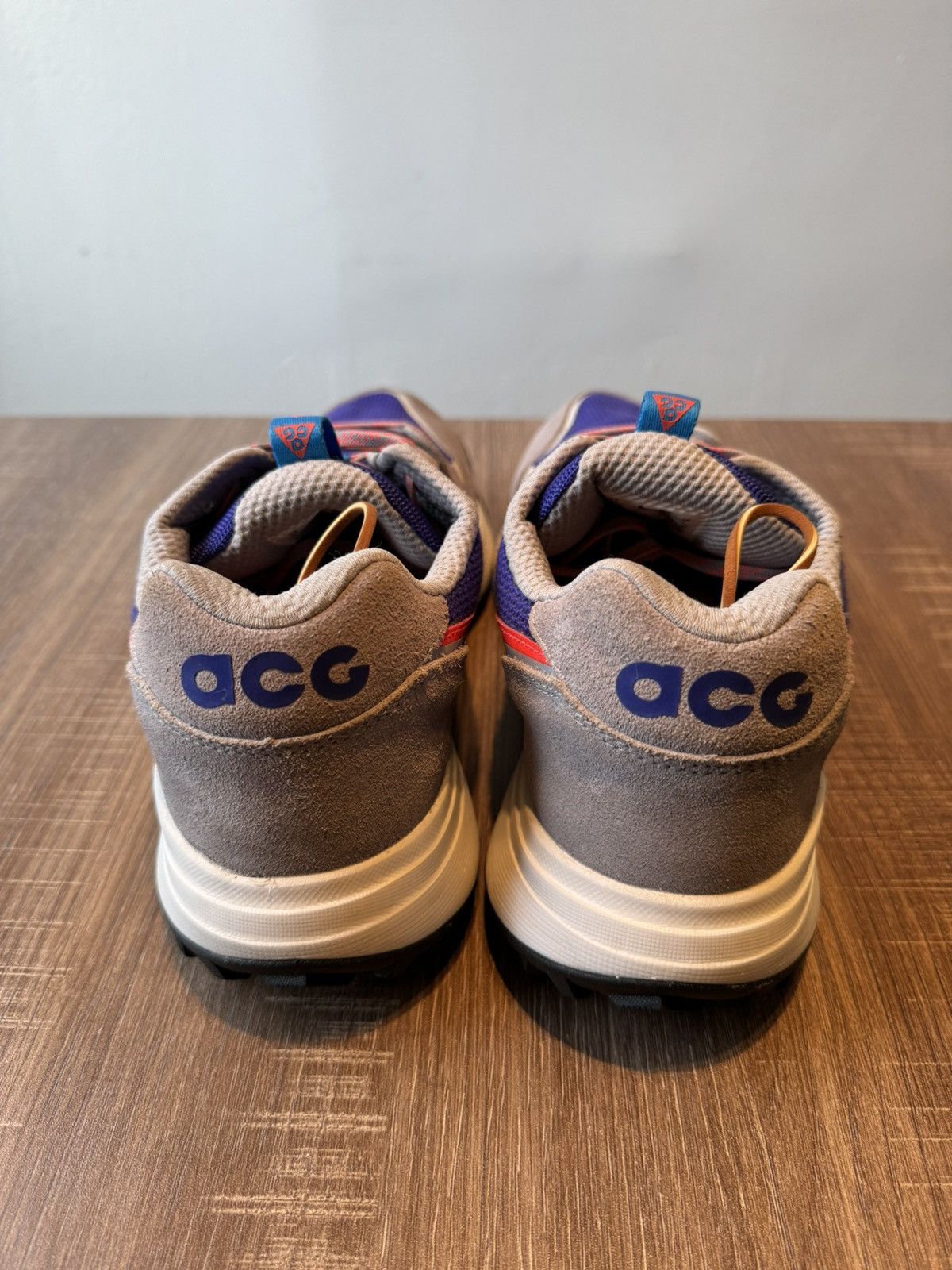 Nike Nike ACG Lowcate Low Crimson Gray Trail Running Mens Sz 12 Size US 12 / EU 45 - 4 Thumbnail