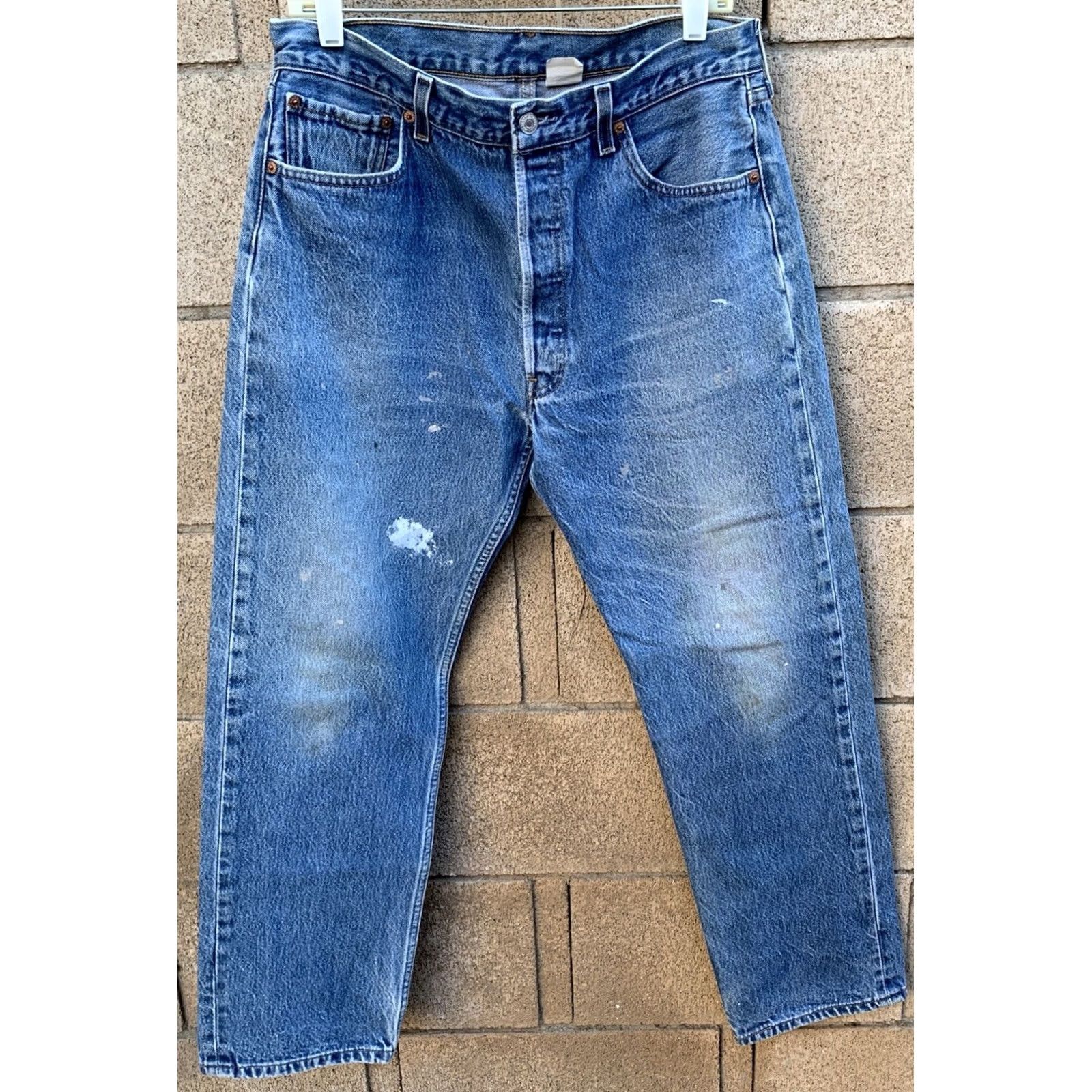 Levi's VINTAGE Levi's 501 Jeans Blue Cotton 34 in Waist 29.5 Inseam 36 Mens Regular Paint Fade 100% Cotton Button Fly Size US 36 / EU 52 - 3 Thumbnail