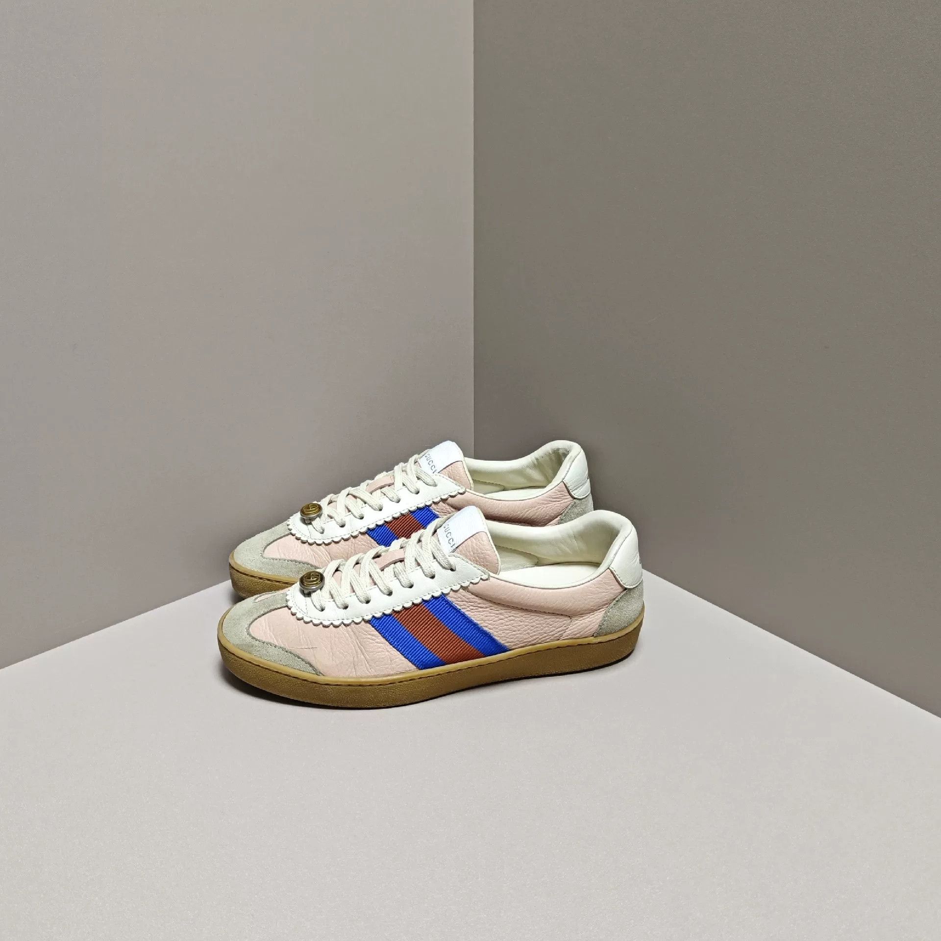 Gucci Gucci Lowtop Sneakers us_6 Women Size US 6 / IT 36 - 1 Thumbnail