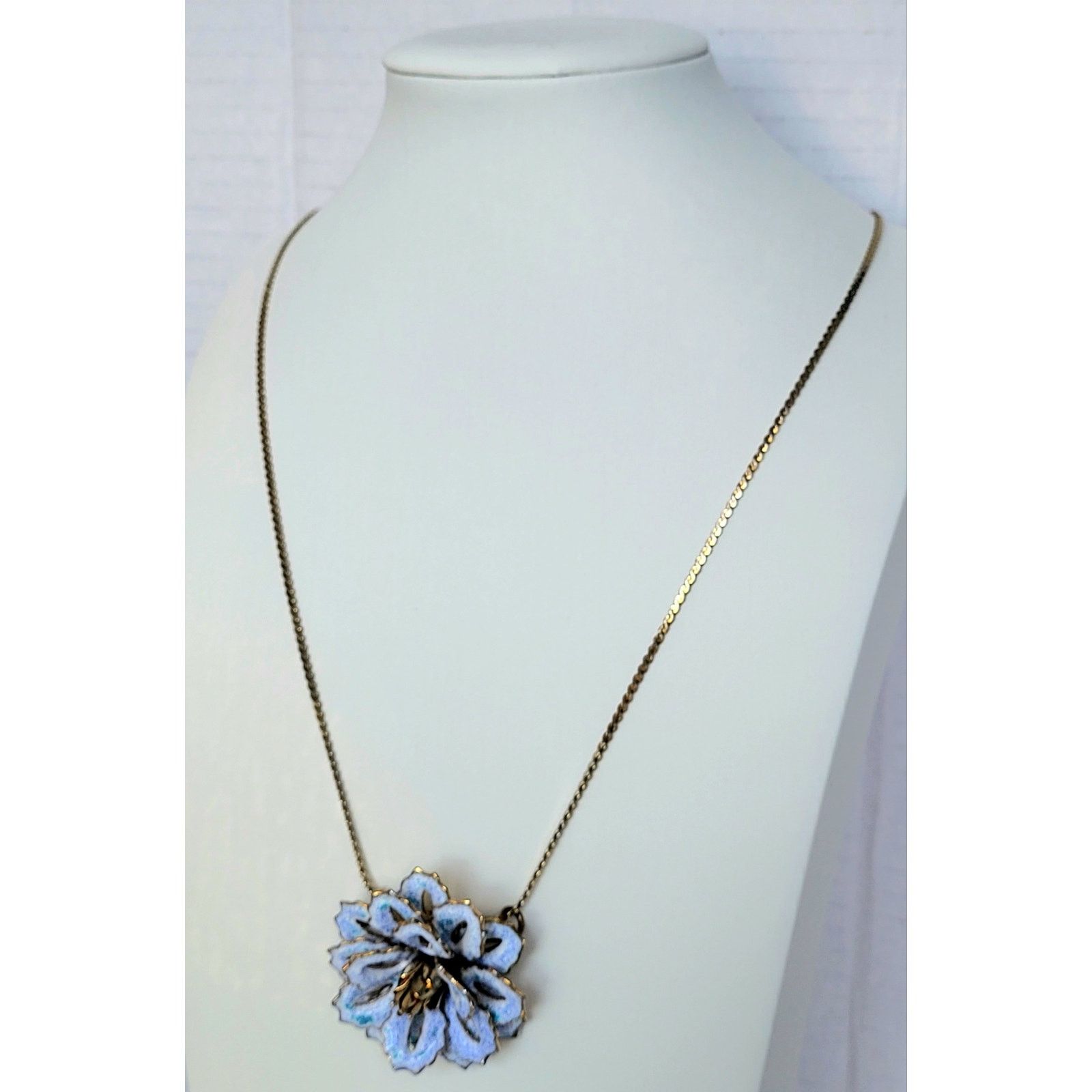 Other Enamel Flower Pendant Gold Blue Vintage Necklace Size ONE SIZE - 1 Thumbnail