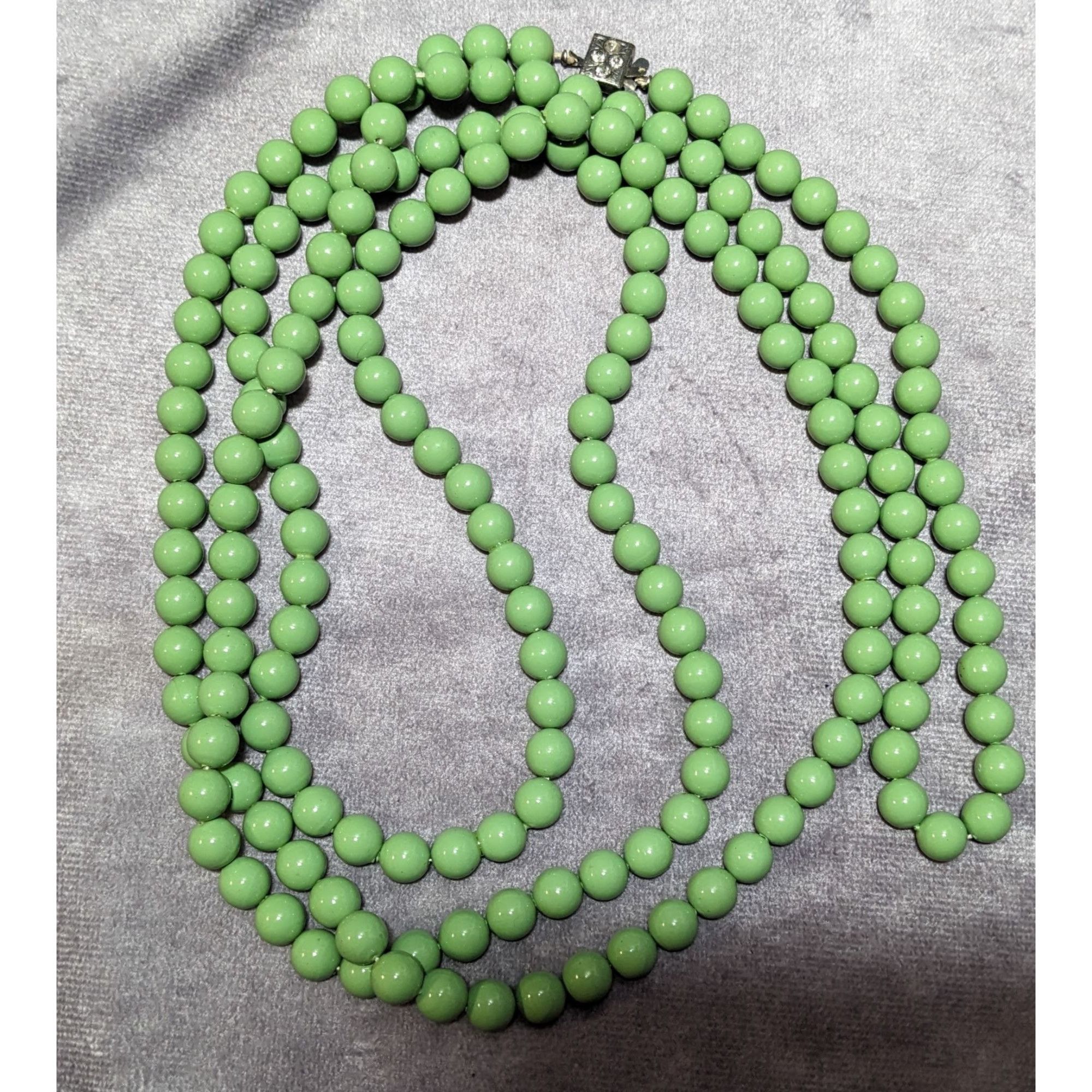 Other Vintage Pea Green Lightweight Beaded Opera Necklace Size ONE SIZE - 11 Thumbnail