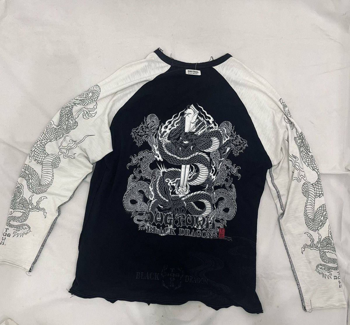 Japanese Brand DOGTOWN BLACK DRAGON RAGLAN SUKAJAN ART GRAPHIC TEE Size US XL / EU 56 / 4 - 5 Thumbnail