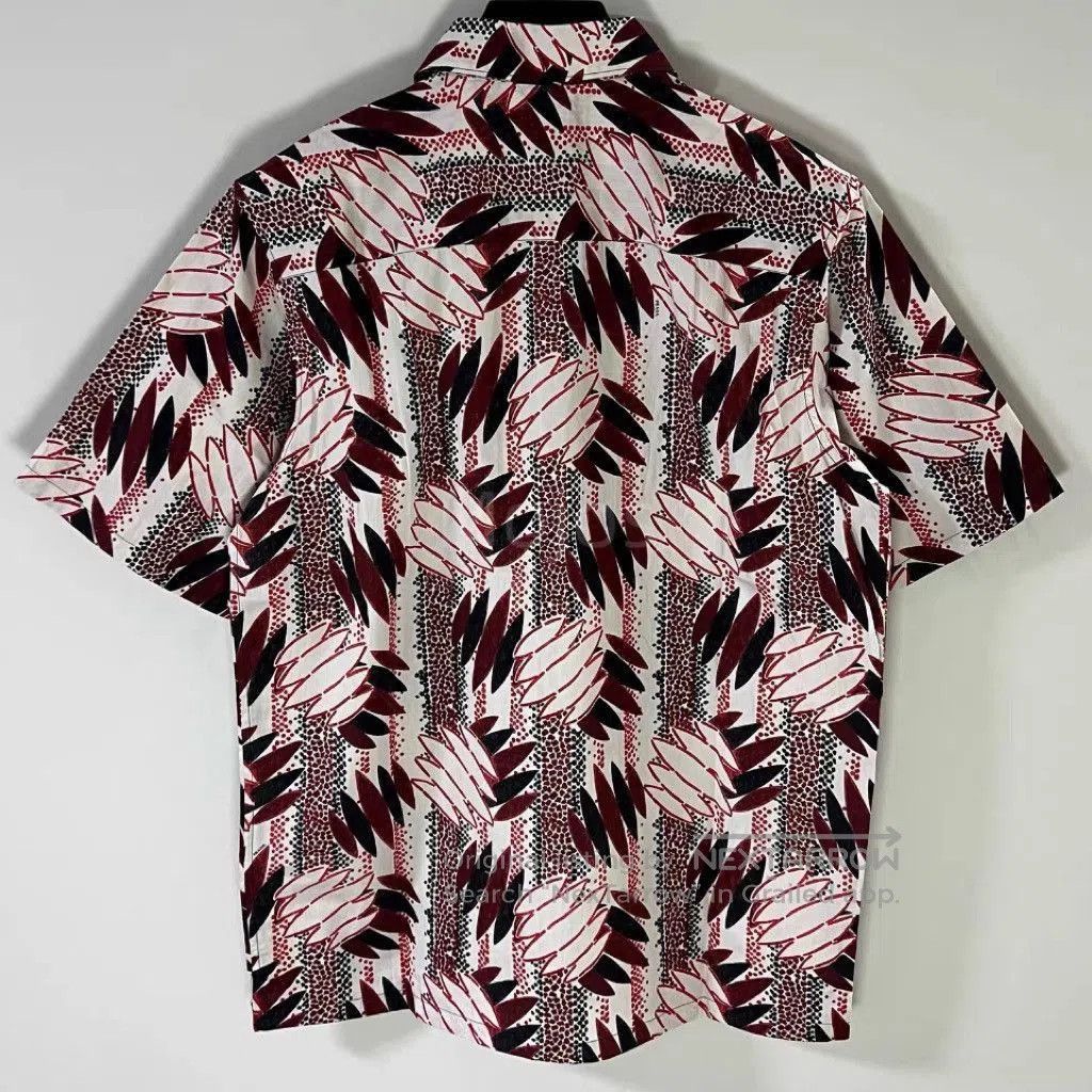Prada Prada Red Pattern S/S shirt mojos9181053. Size US M / EU 48-50 / 2 - 2 Thumbnail