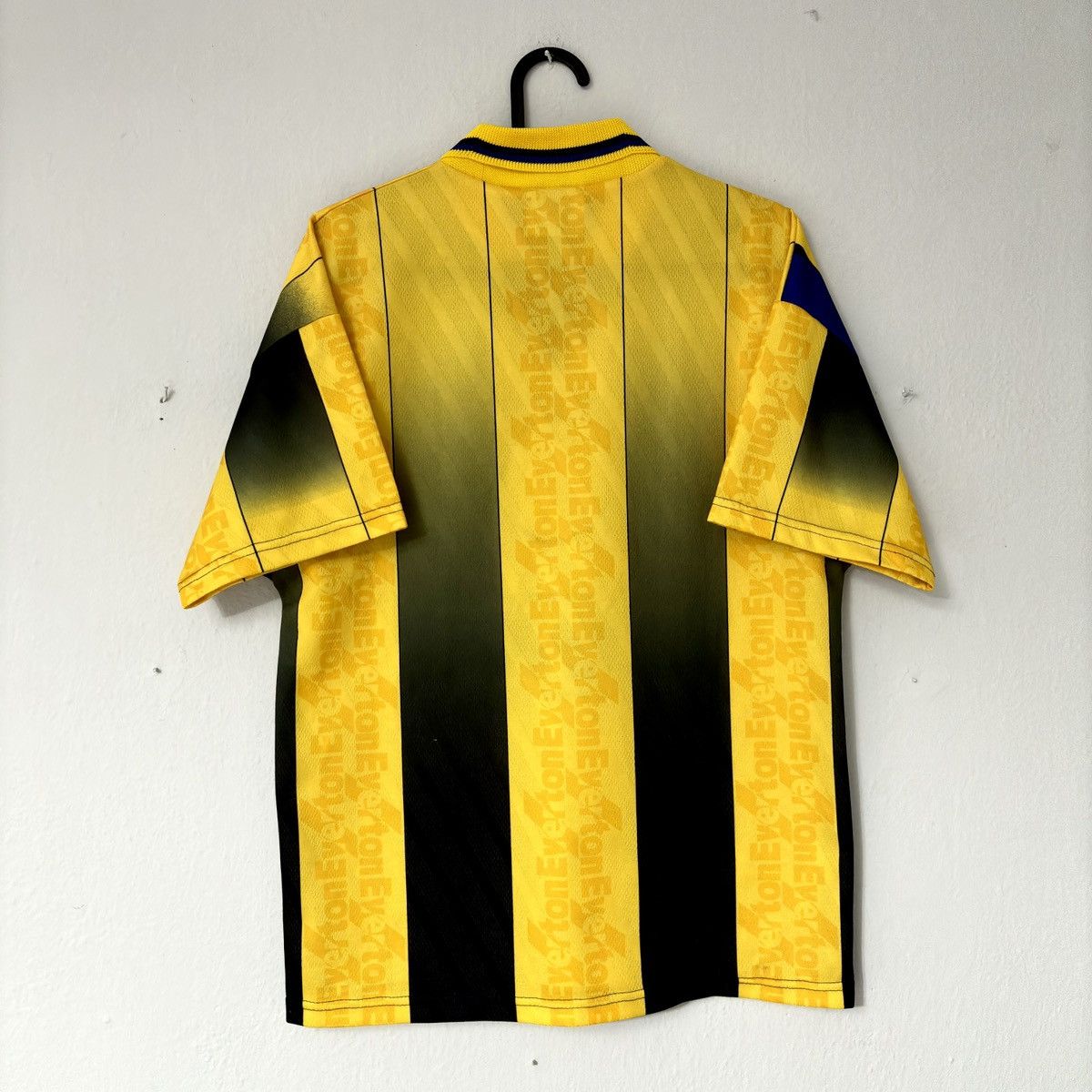 Umbro × Vintage 1996 1997 Everton England Umbro Vintage Away Soccer Jersey S Size US S / EU 44-46 / 1 - 6 Thumbnail
