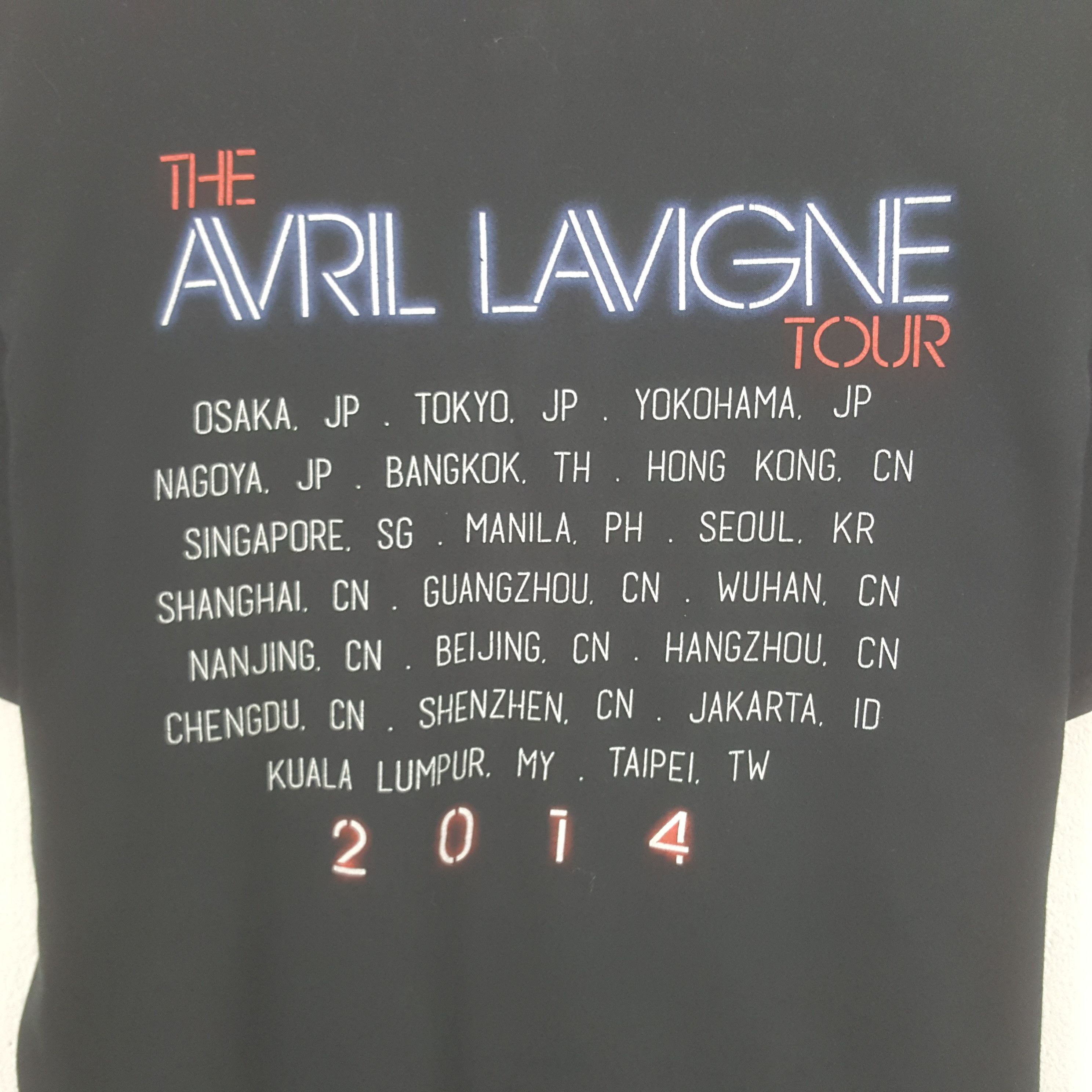 Other Vintage The Avril Lavigne Tour 2014 Tshirt Size US M / EU 48-50 / 2 - 4 Thumbnail