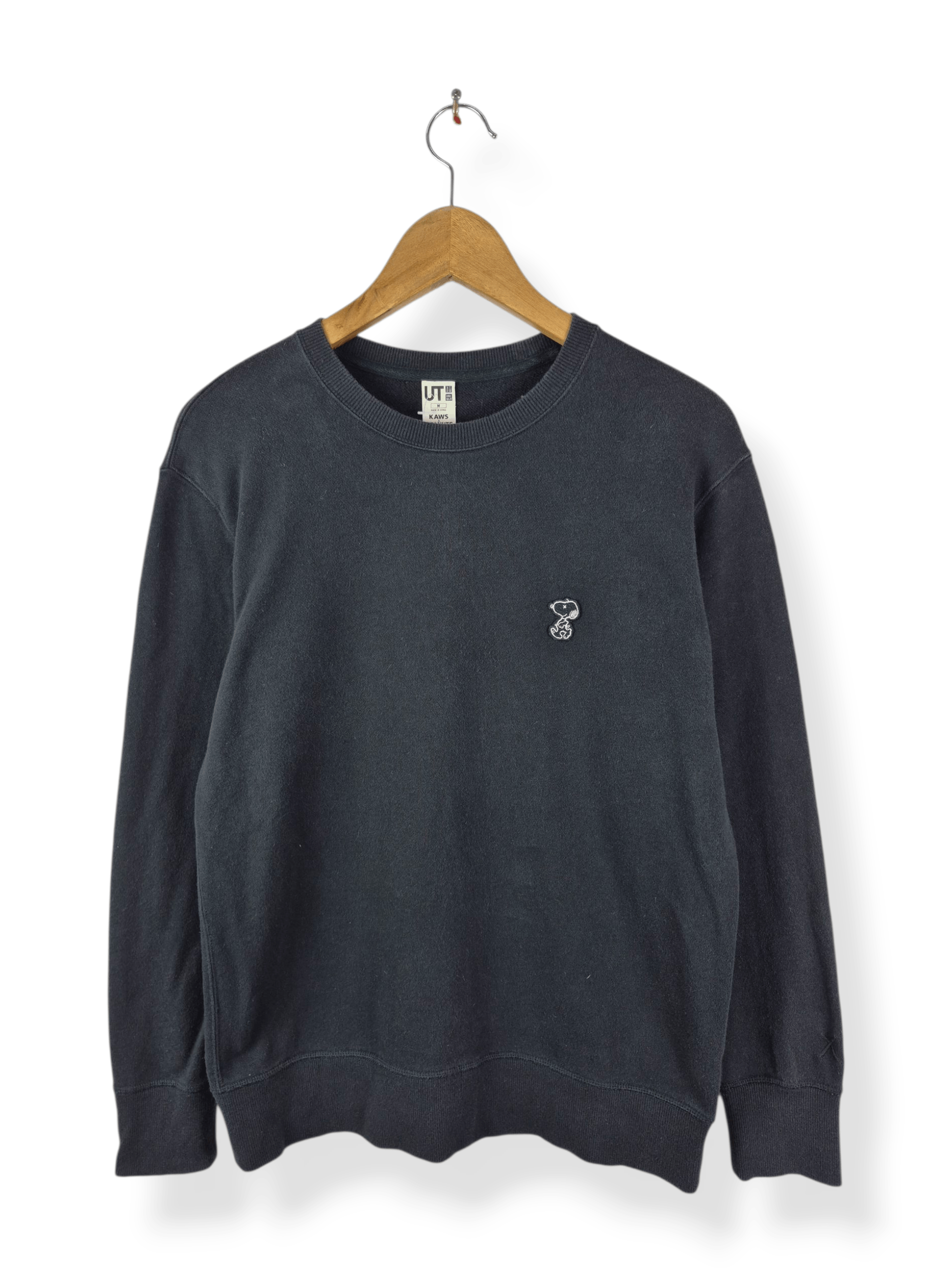 Kaws × Uniqlo 🔥 Peanuts x Kaws x Uniqlo Snoopy Sweatshirt Size US M / EU 48-50 / 2 - 1 Thumbnail