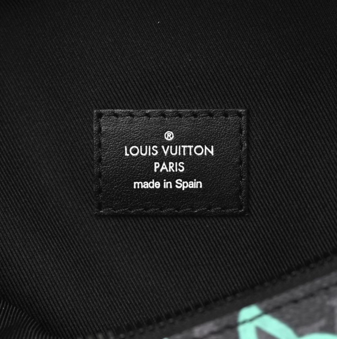 Louis Vuitton Louis Vuitton Discovery Bumbag Graffiti Size ONE SIZE - 2 Thumbnail