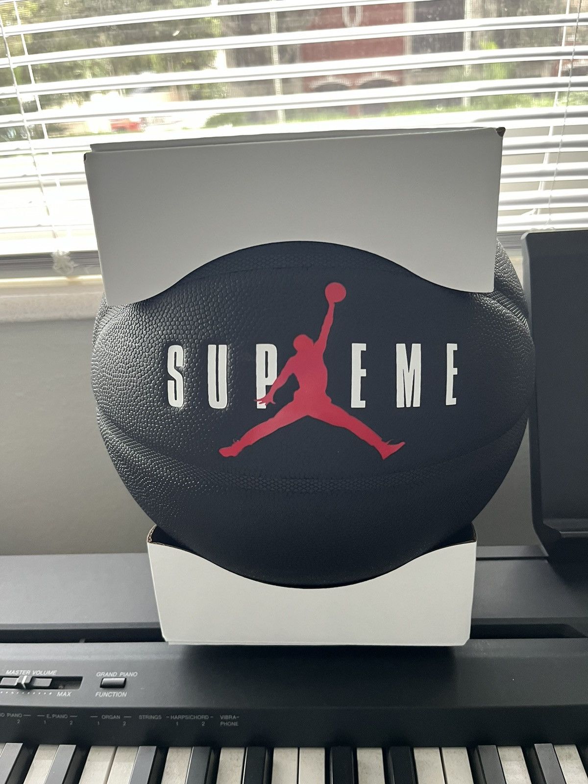 Jordan Brand × Supreme Supreme x Jordan Size ONE SIZE - 1 Preview